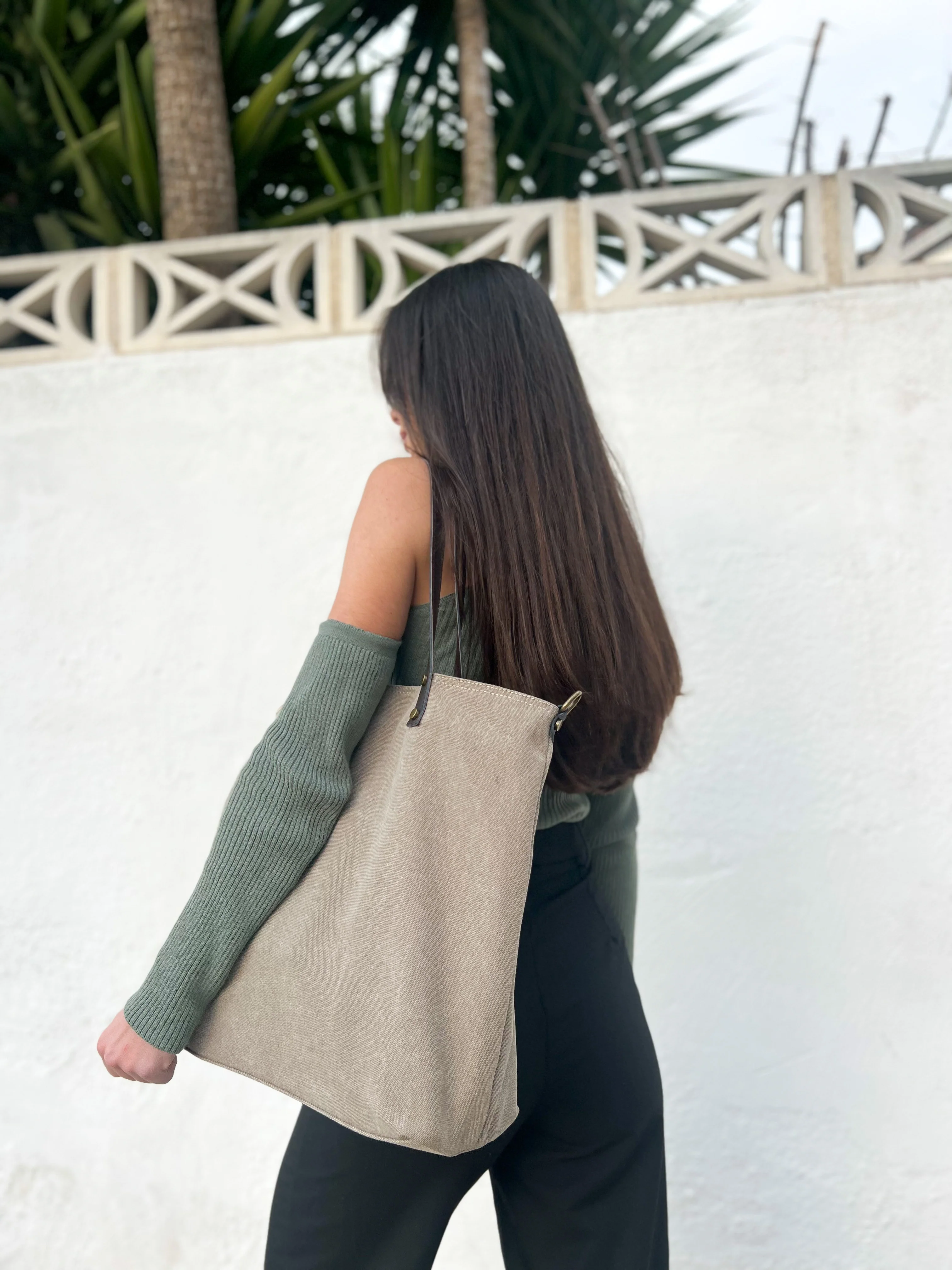 Bolso maxi nylon beige - Image 10