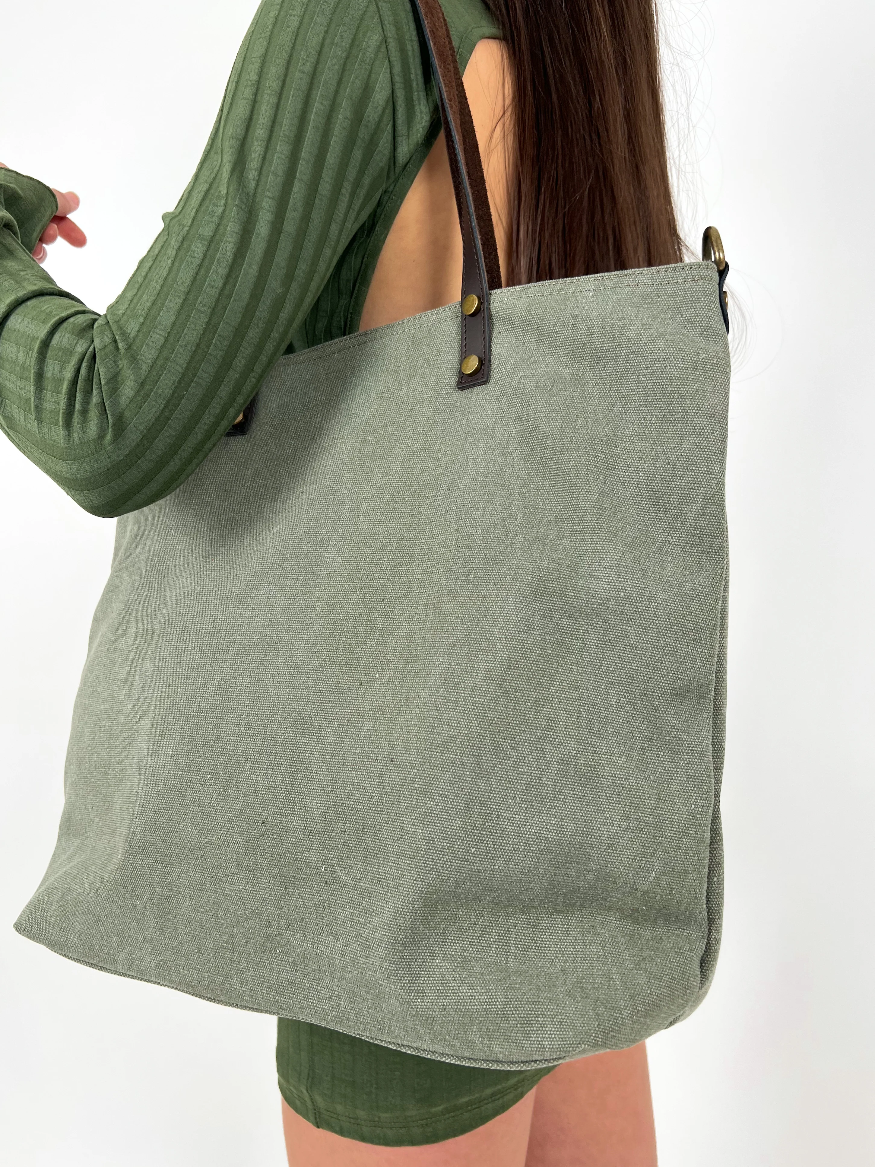 Bolso maxi nylon caqui - Image 5