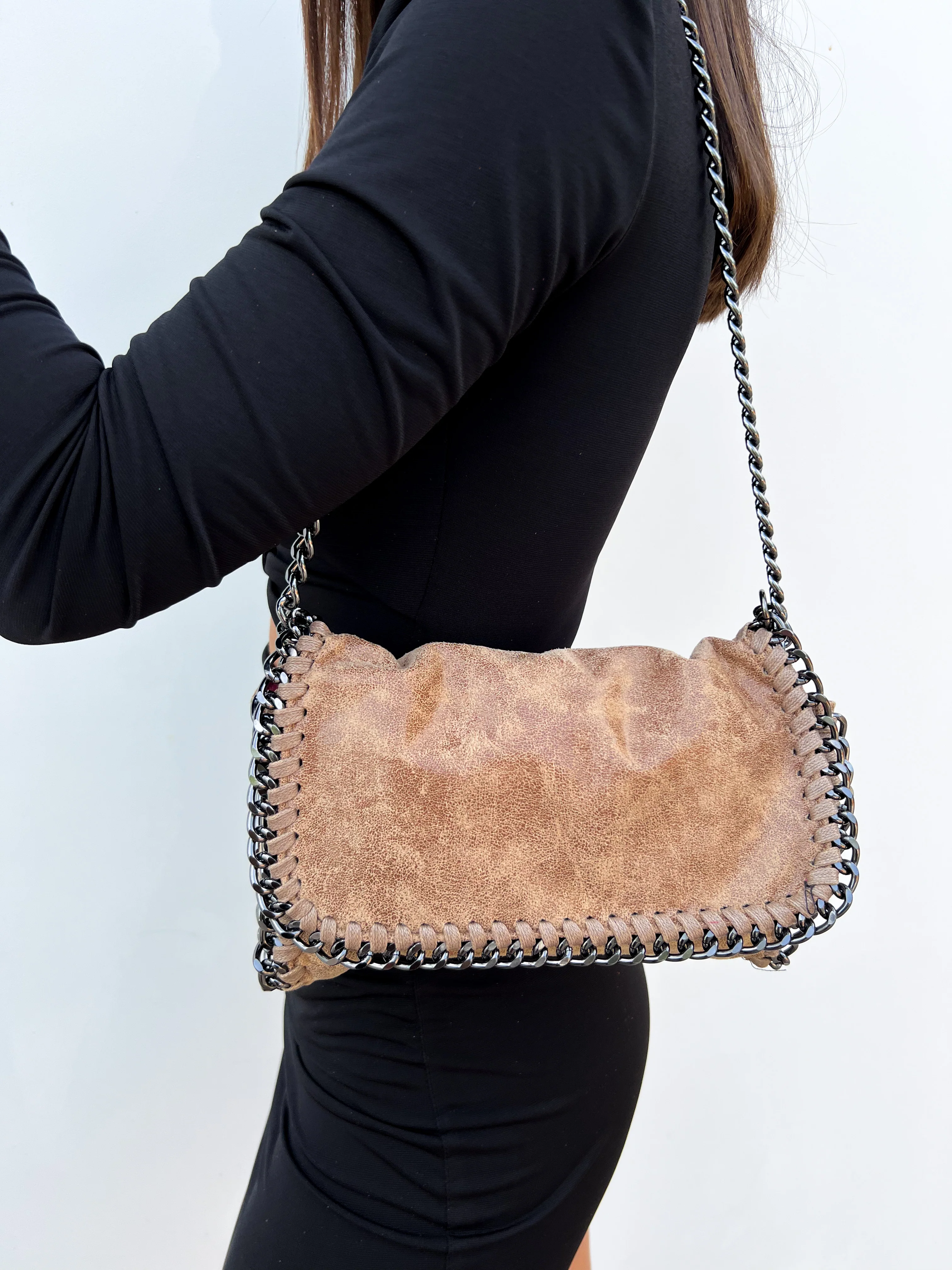 Bolso midi cadenas beige - Image 4
