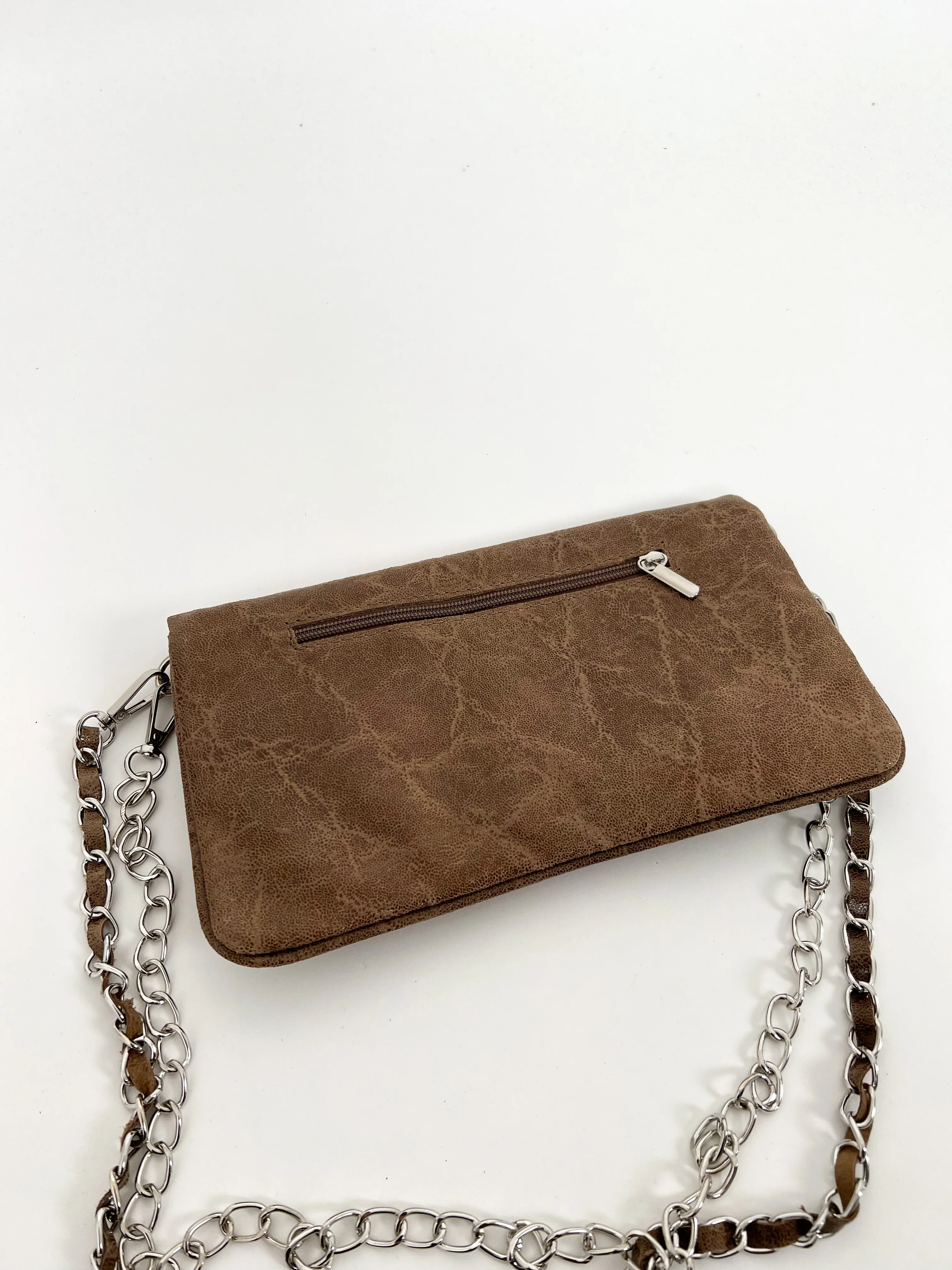 Bolso piel cadenas brillo marron - Image 4