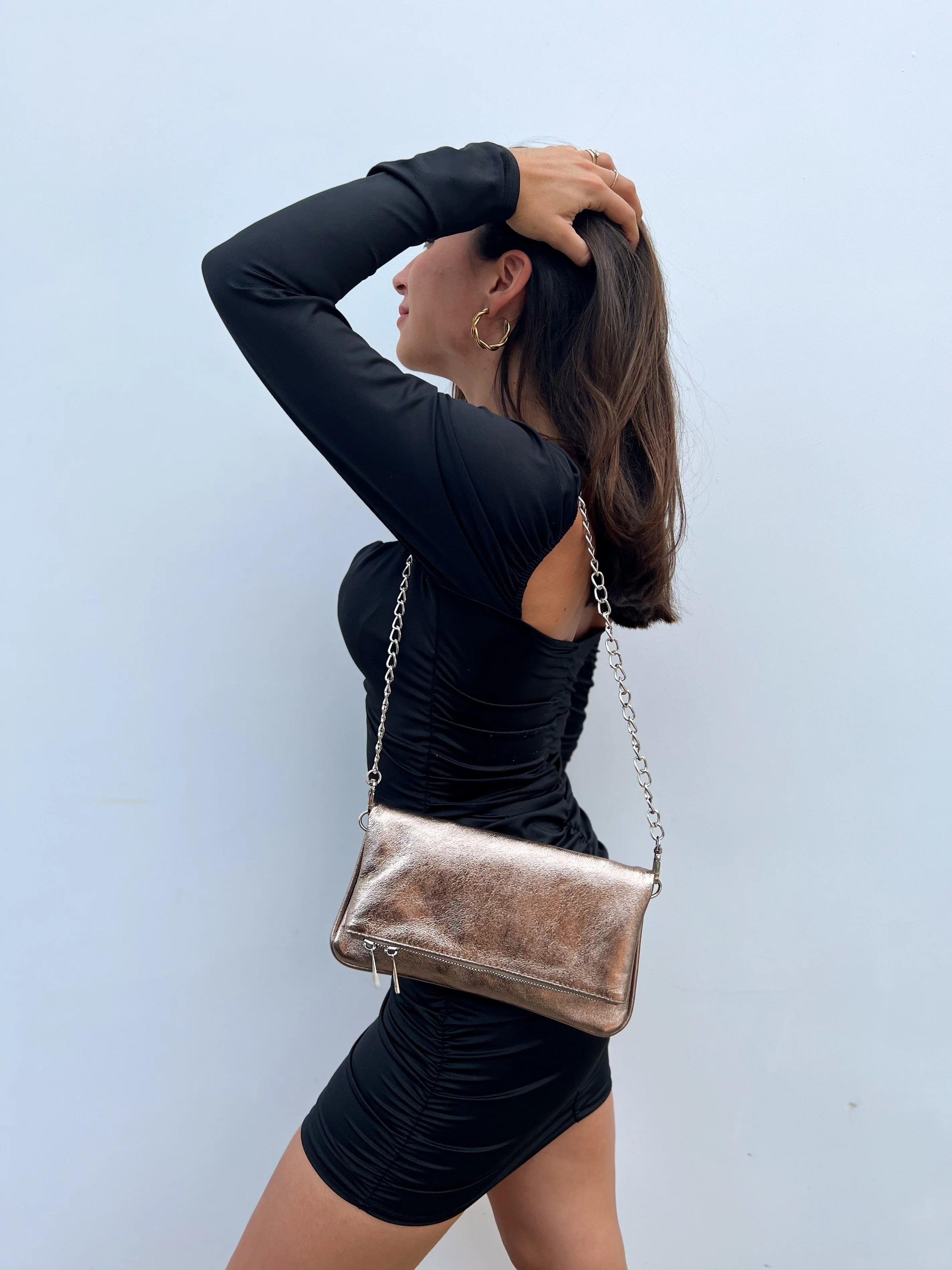 Bolso piel cadenas bronce - Image 5