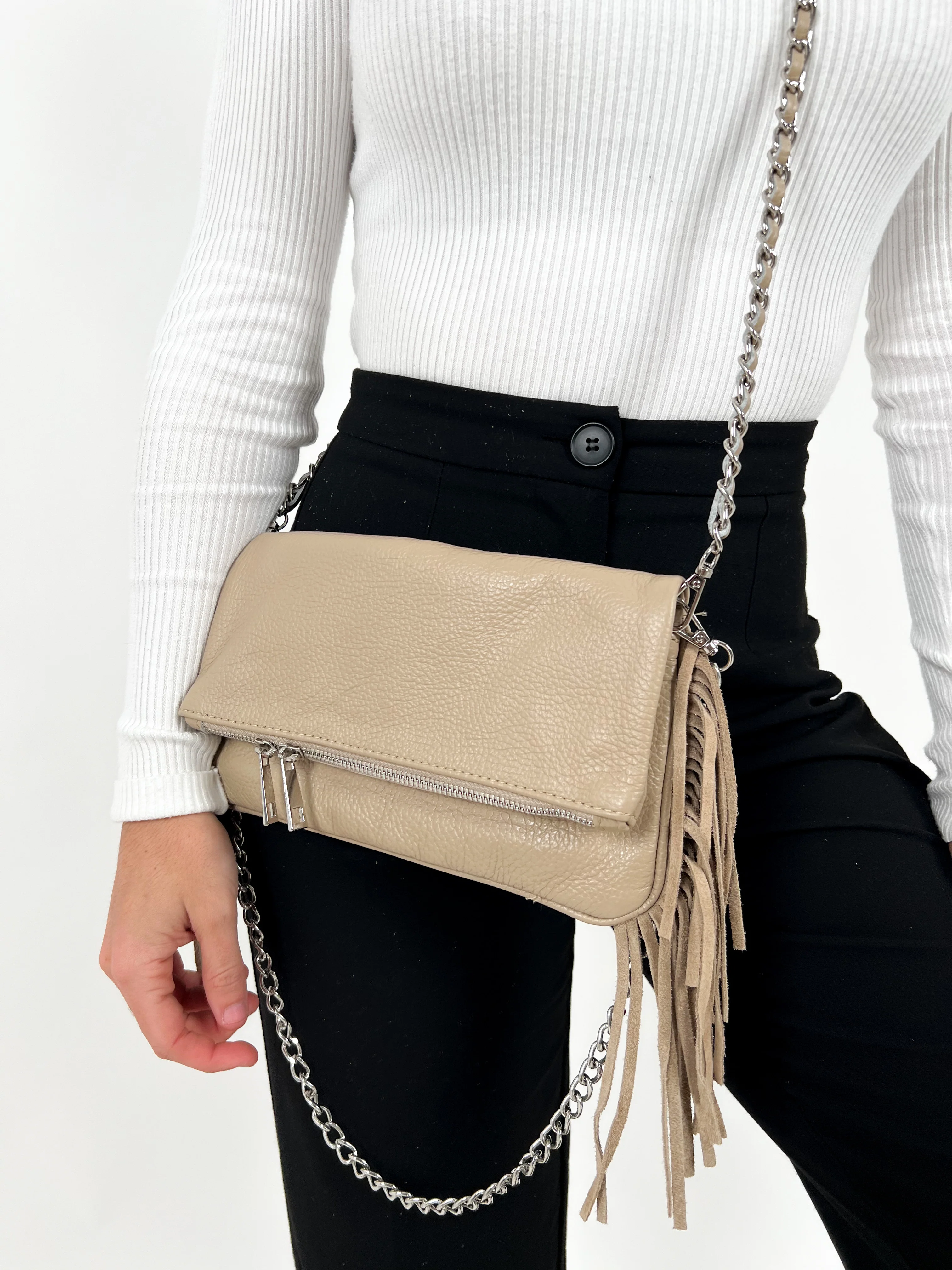 Bolso piel cadenas flecos cafe - Image 5