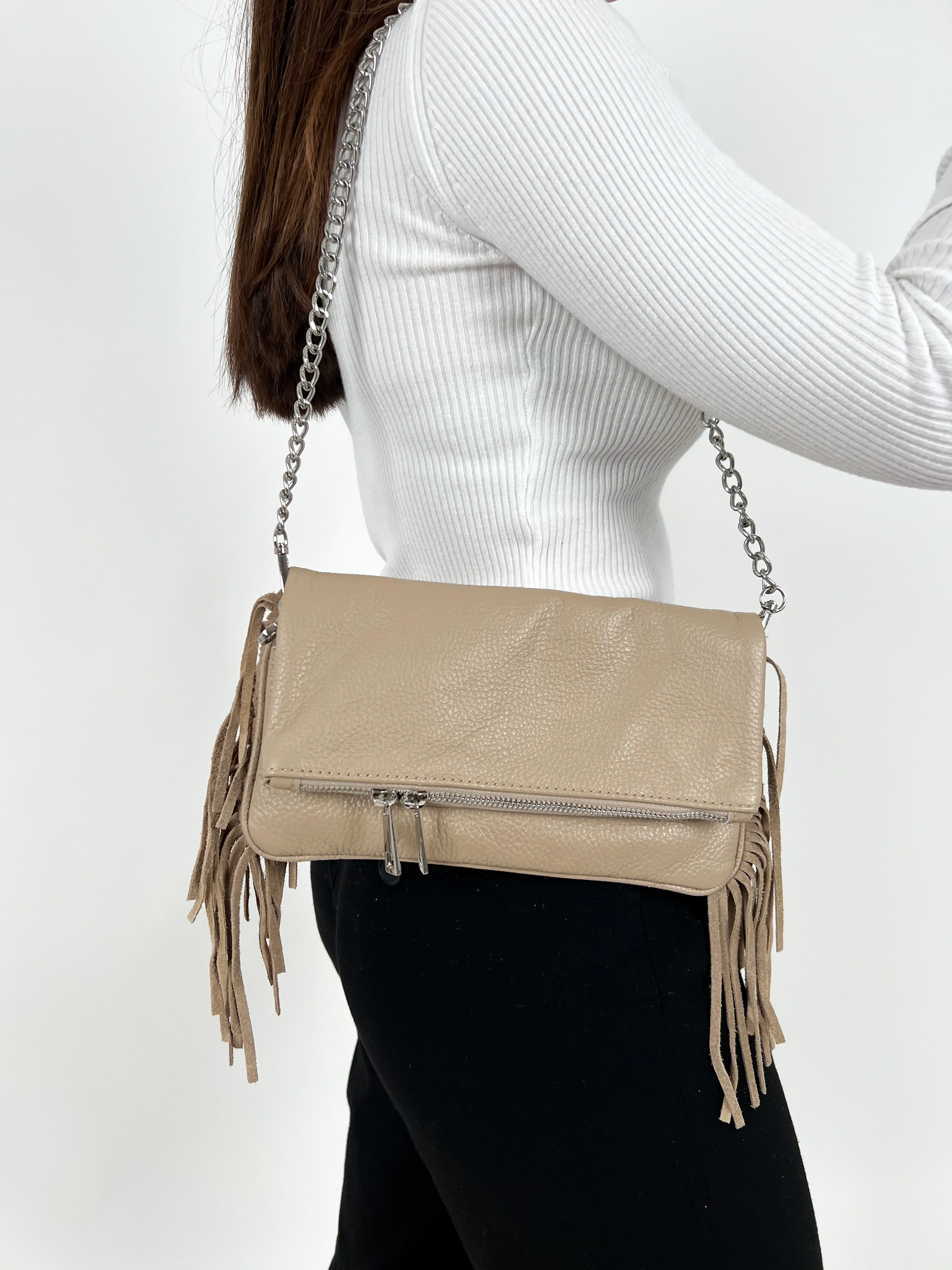 Bolso piel cadenas flecos cafe - Image 7