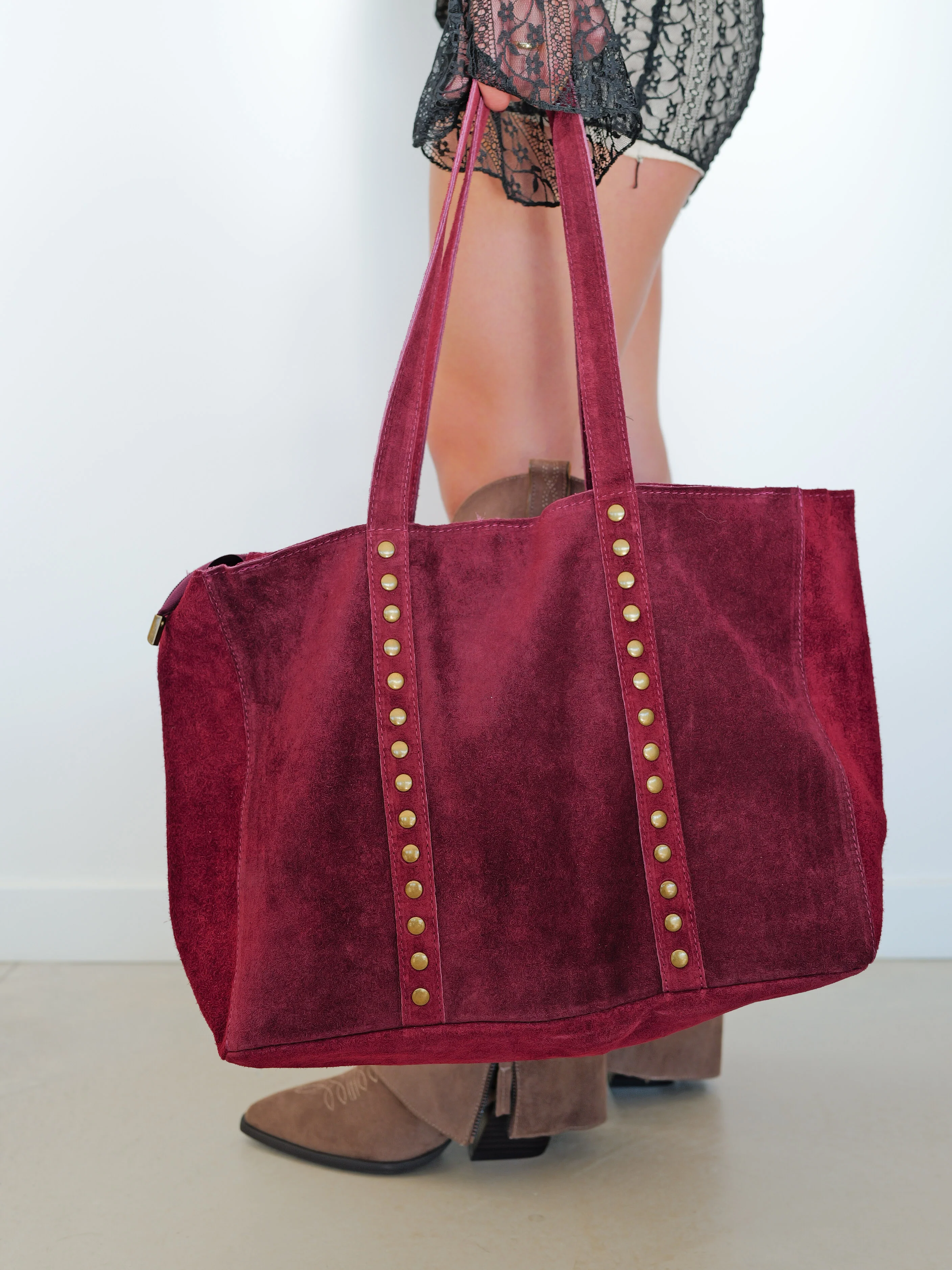 Bolso tachas maxi burdeos - Image 2