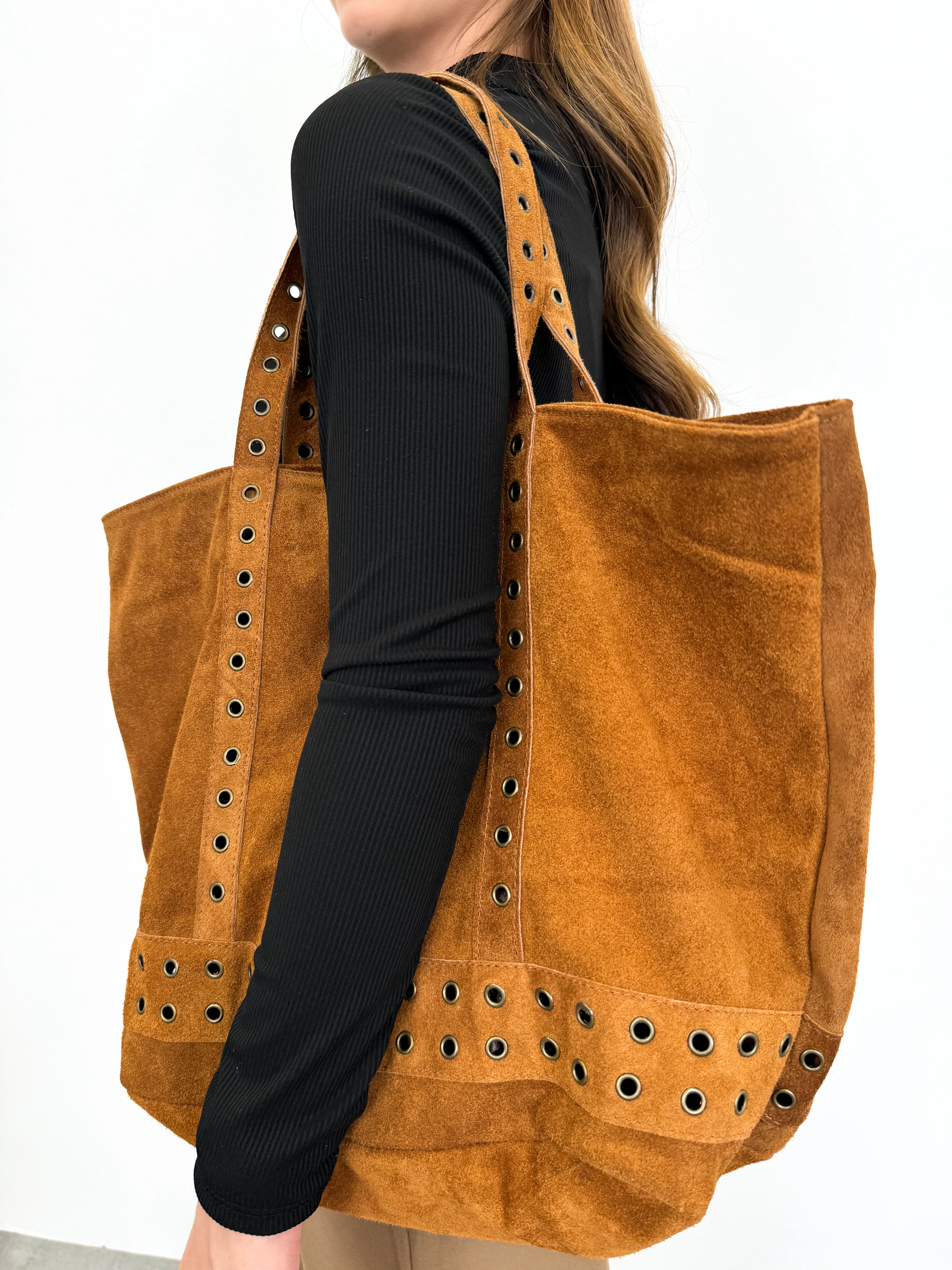 Bolso tachuelas maxi camel - Image 3