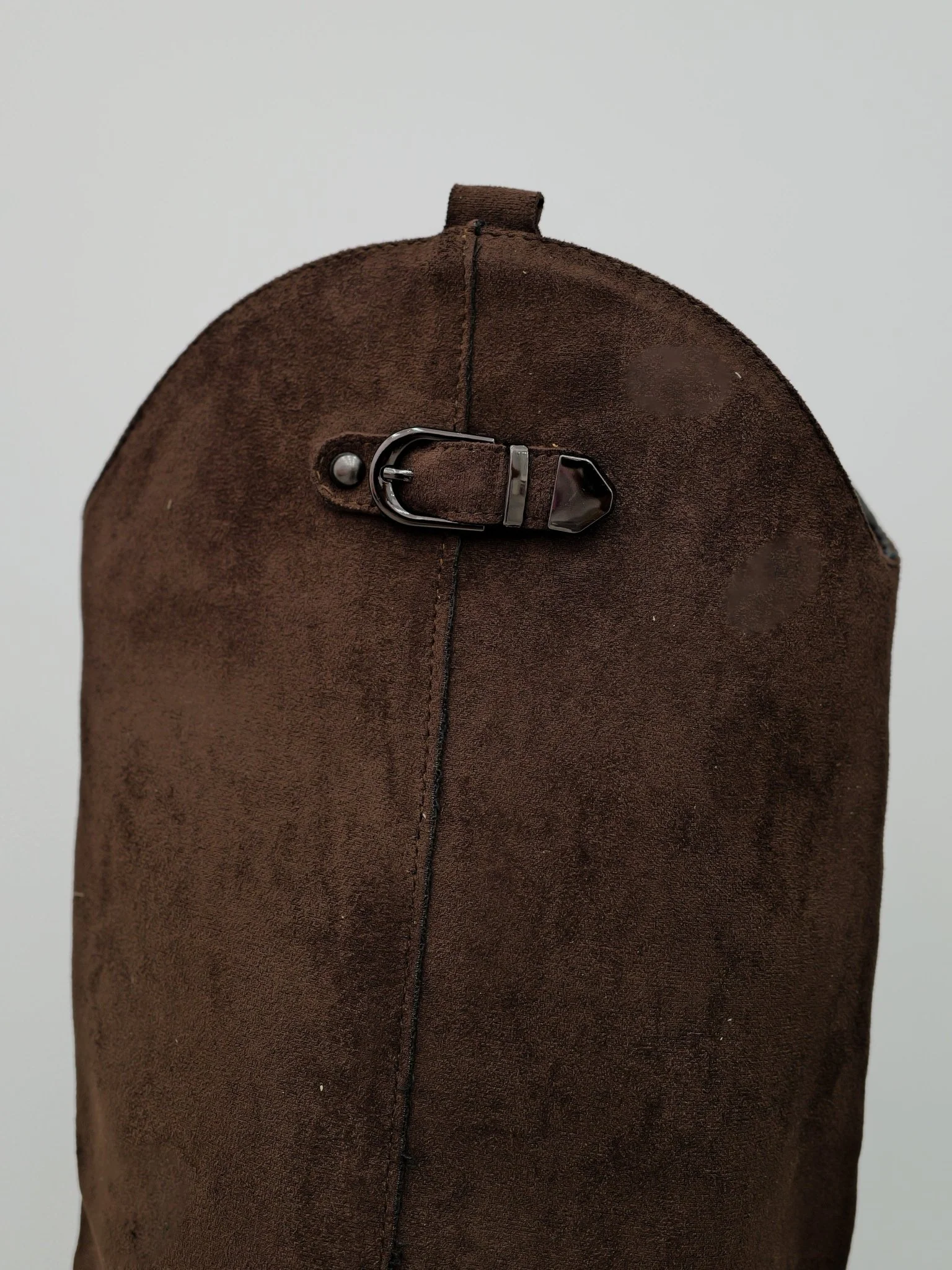 Bota tacón tachuelas ante chocolate - Image 7
