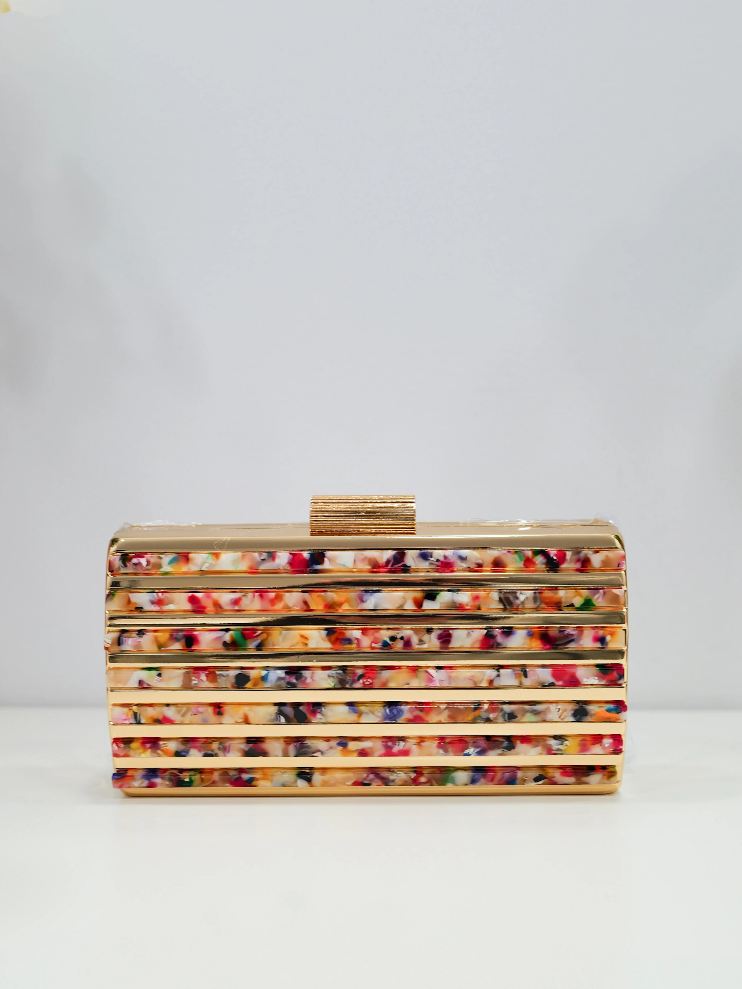 Clutch bandas colores dorado - Image 2