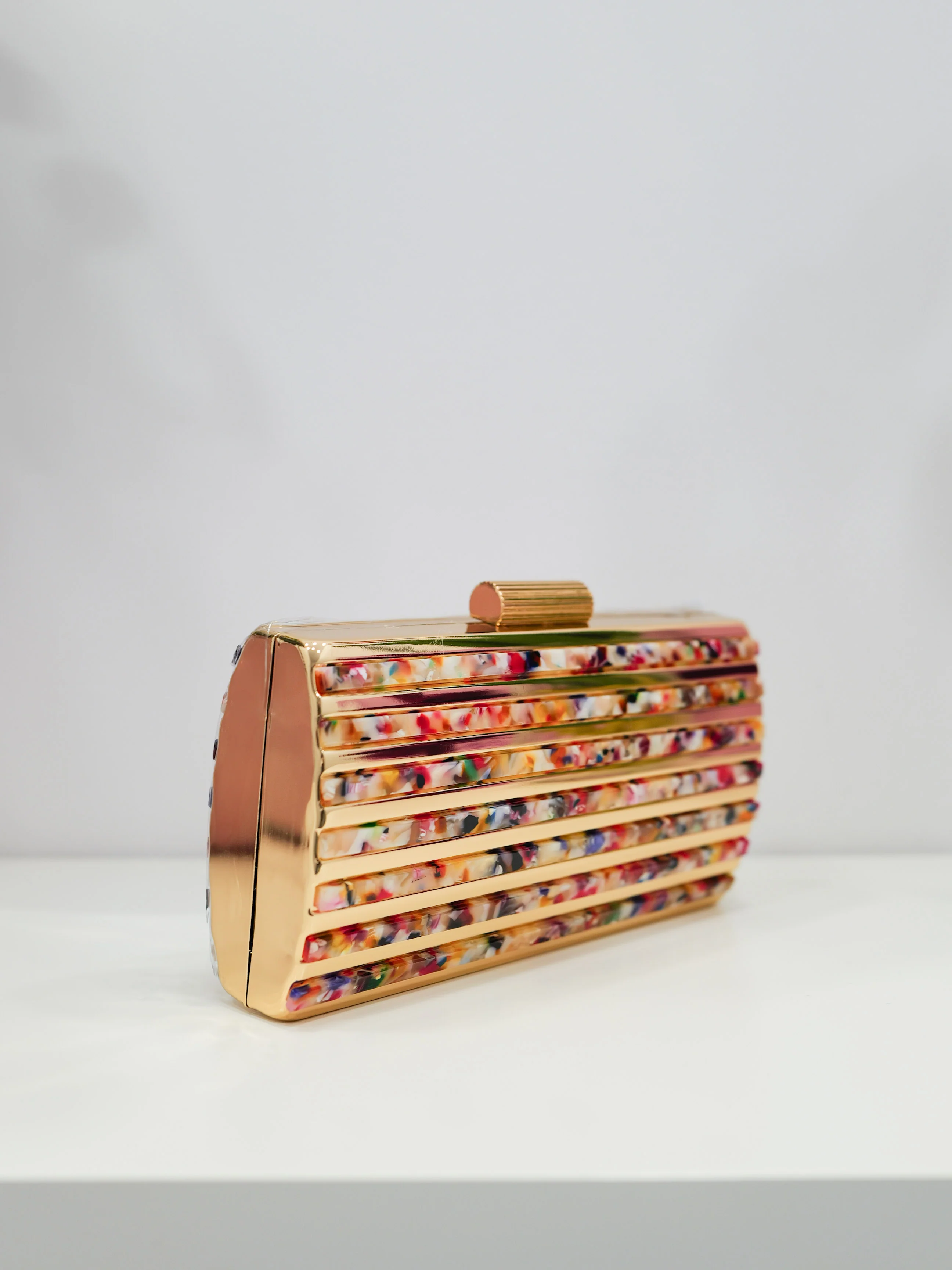 Clutch bandas colores dorado - Image 6