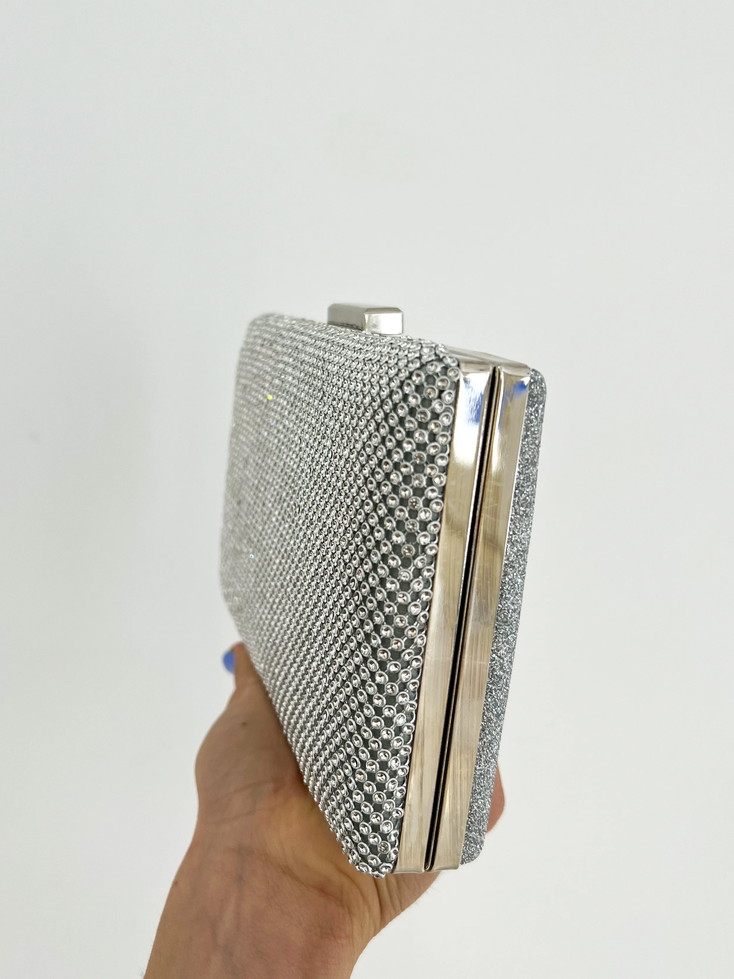 Clutch brillos plateado efecto - Image 3