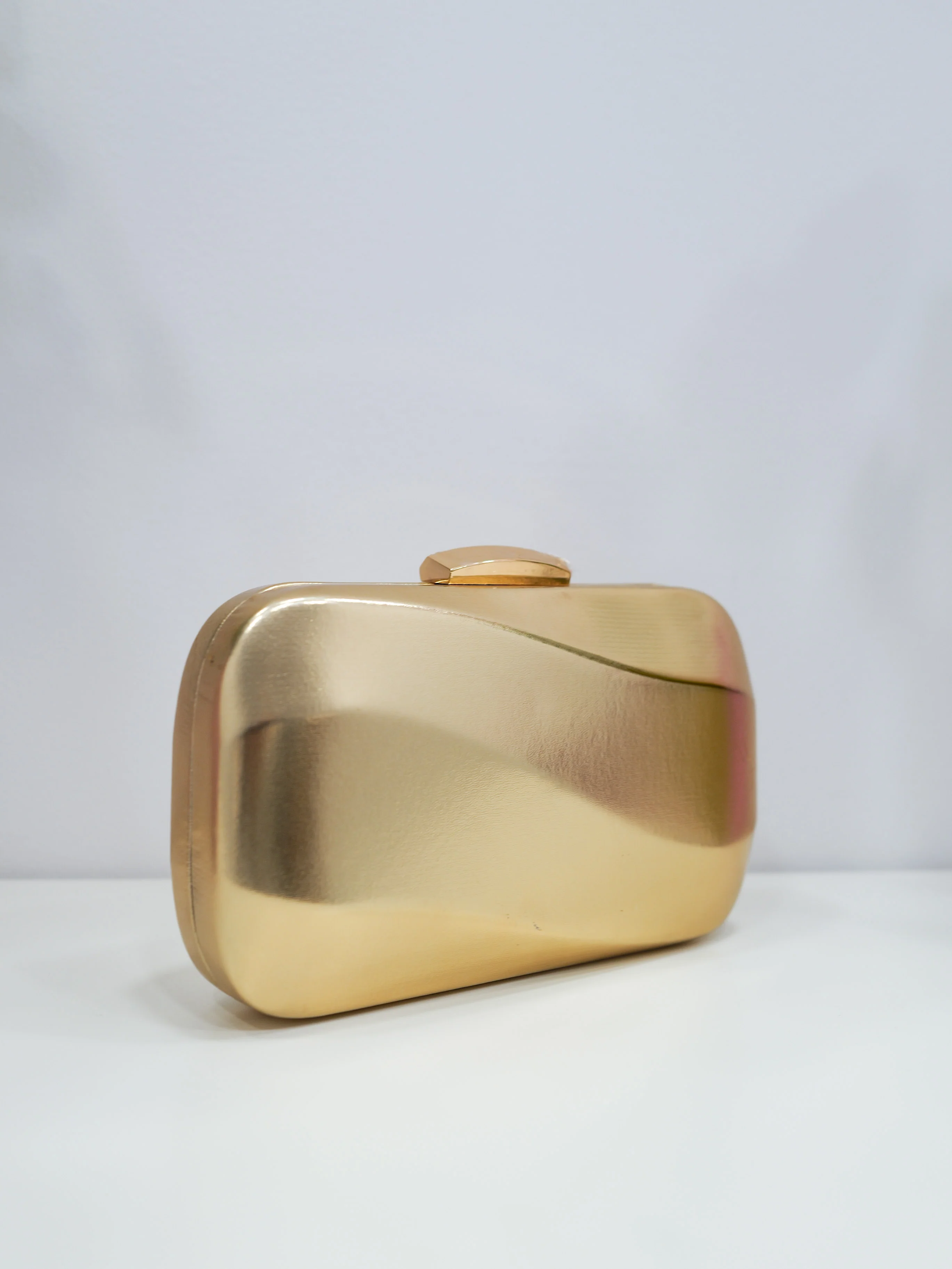 Clutch efecto ola dorado - Image 4