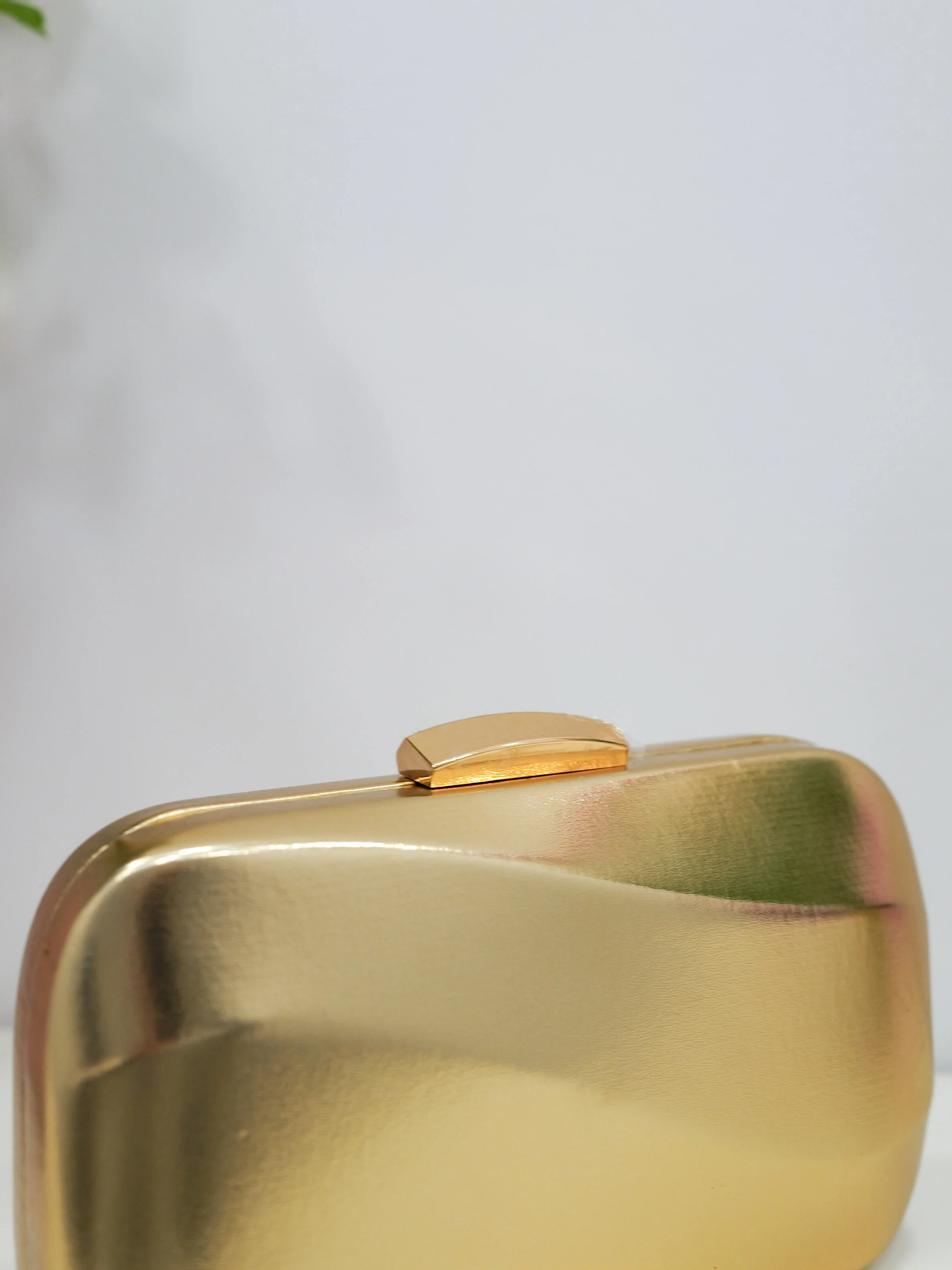 Clutch efecto ola dorado - Image 6