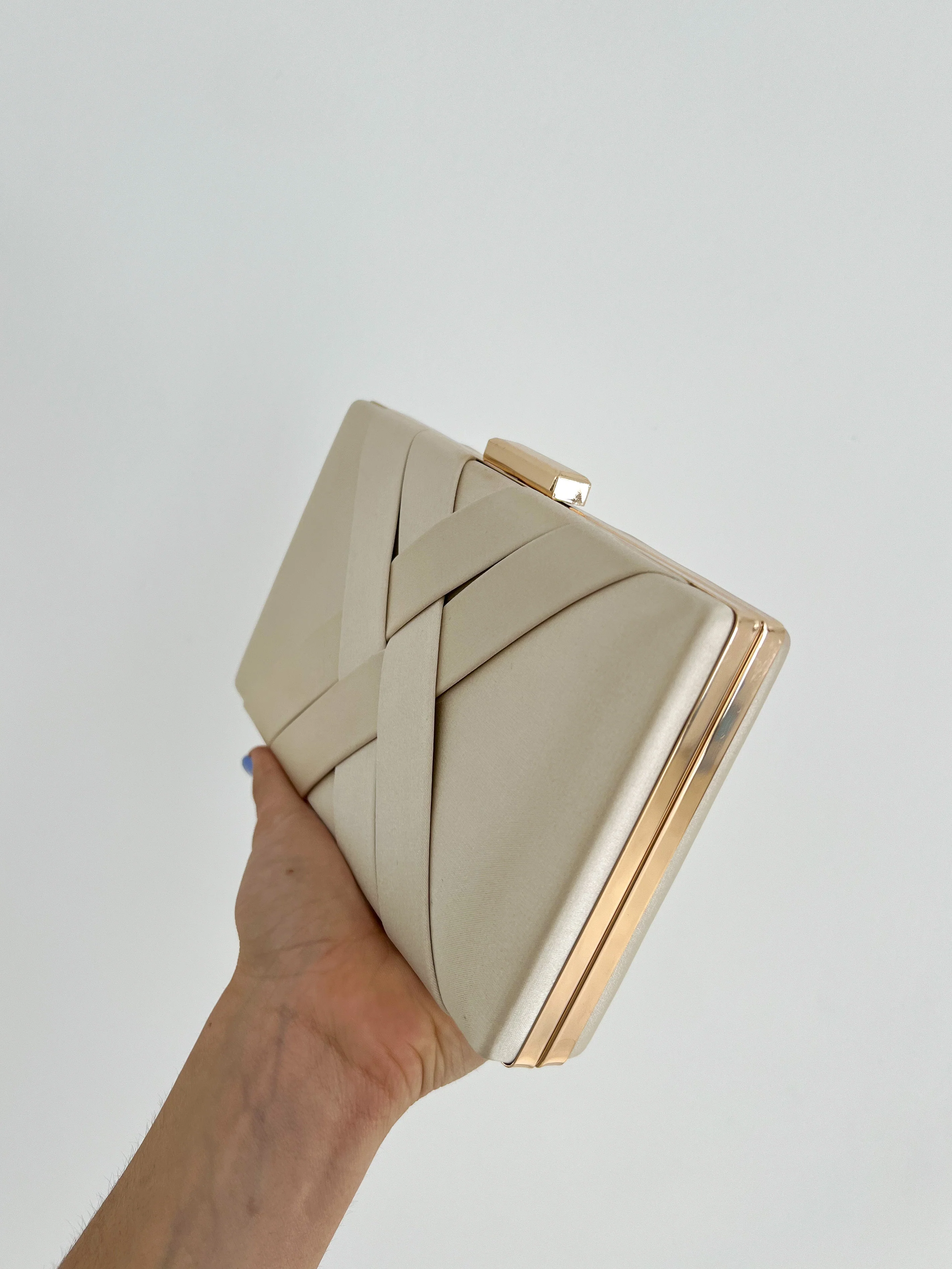 Clutch satinado dorado - Image 2