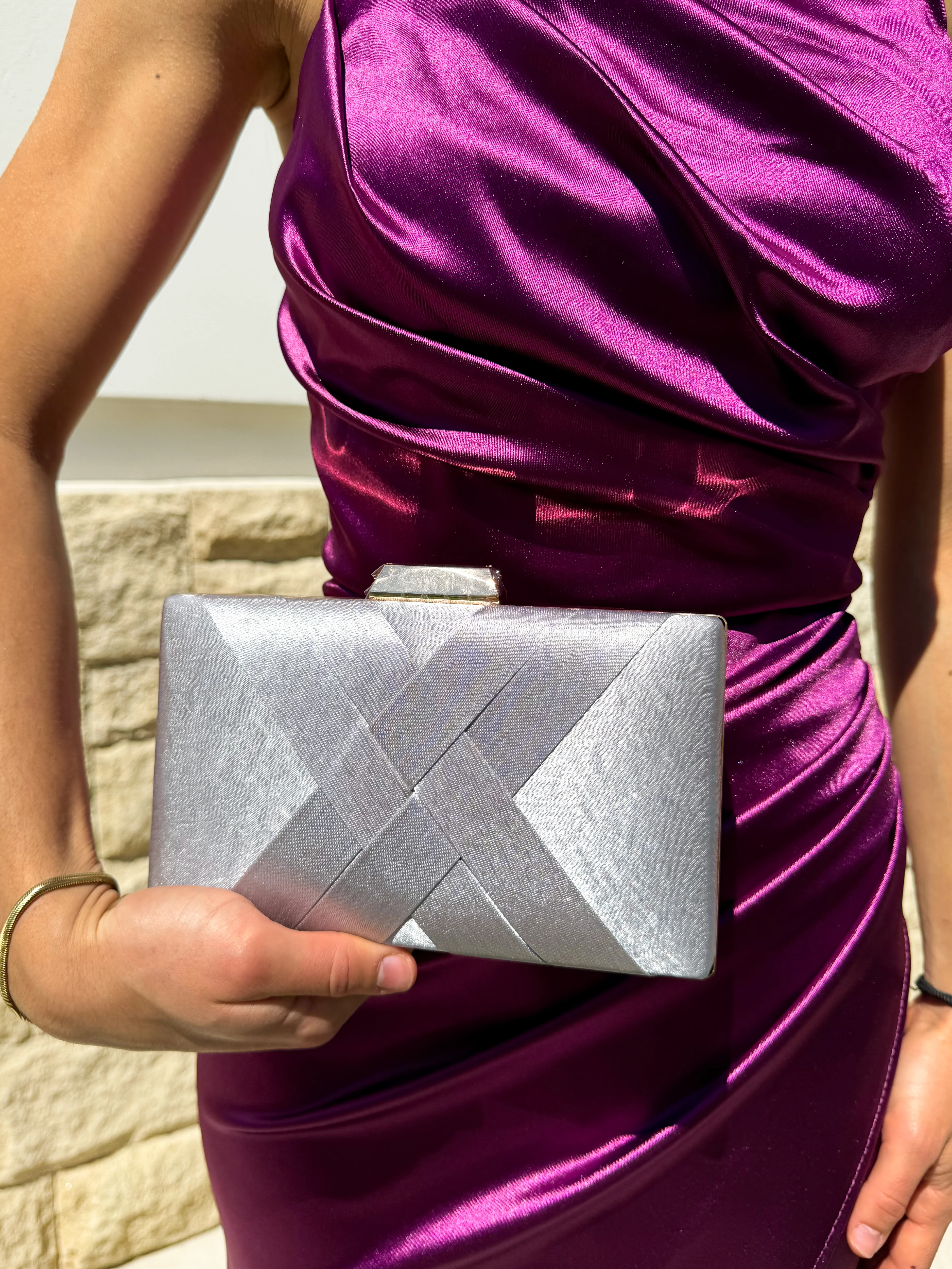 Clutch satinado plateado - Image 5