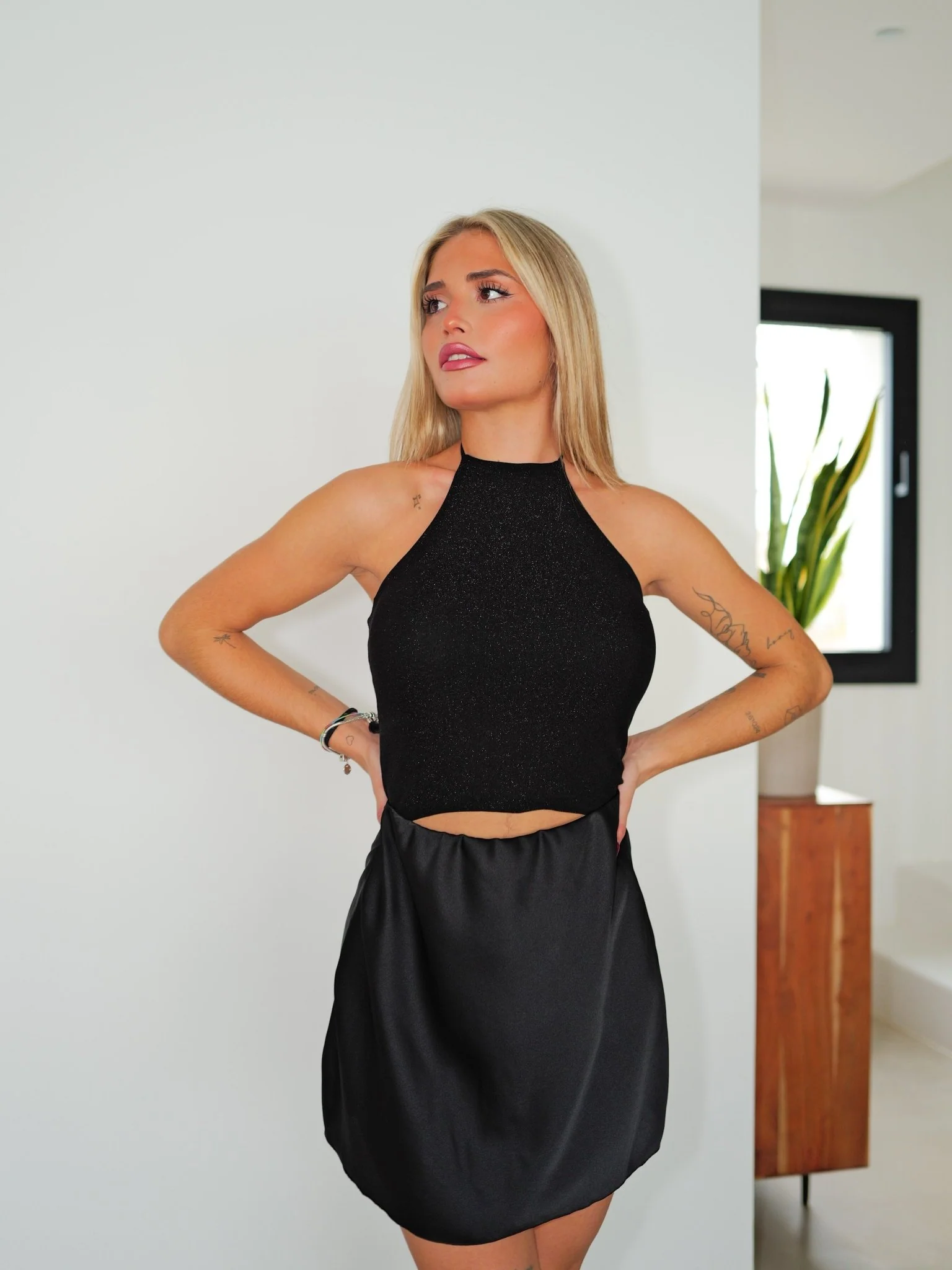 Falda mini raso negra - Image 4