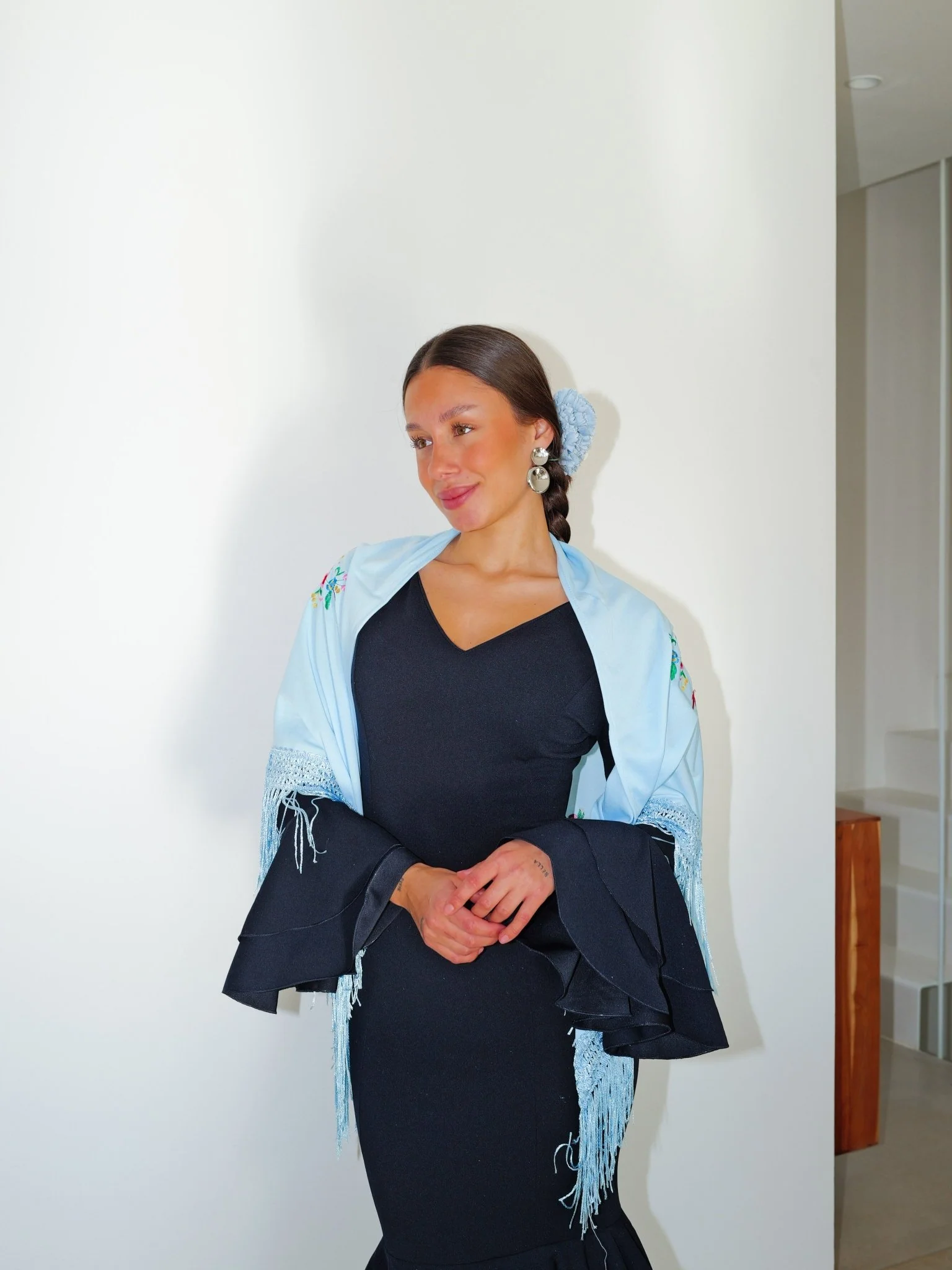 Mantón flamenca bordado flores celeste - Image 8