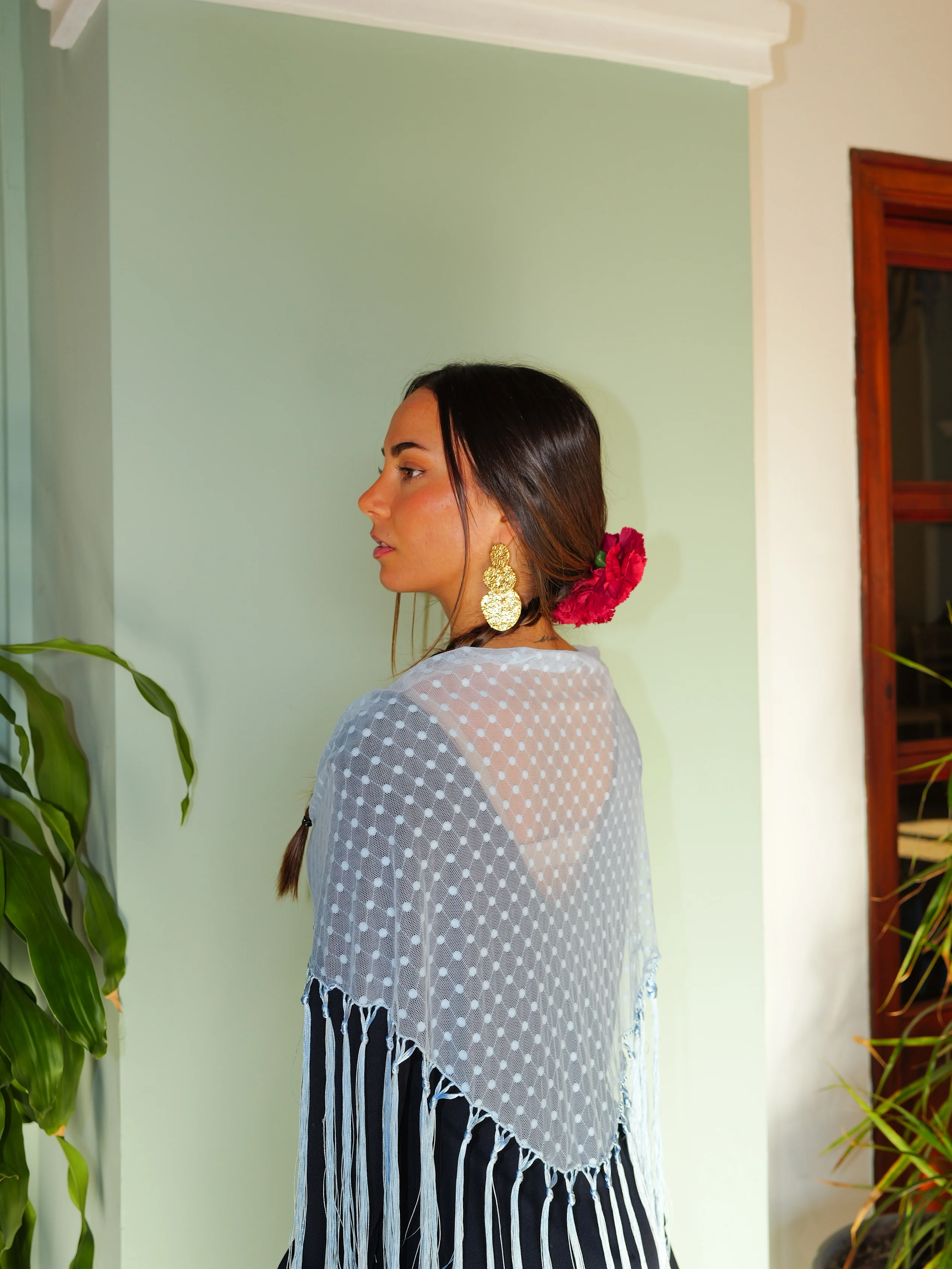 Mantón flamenca topos cielo - Image 4
