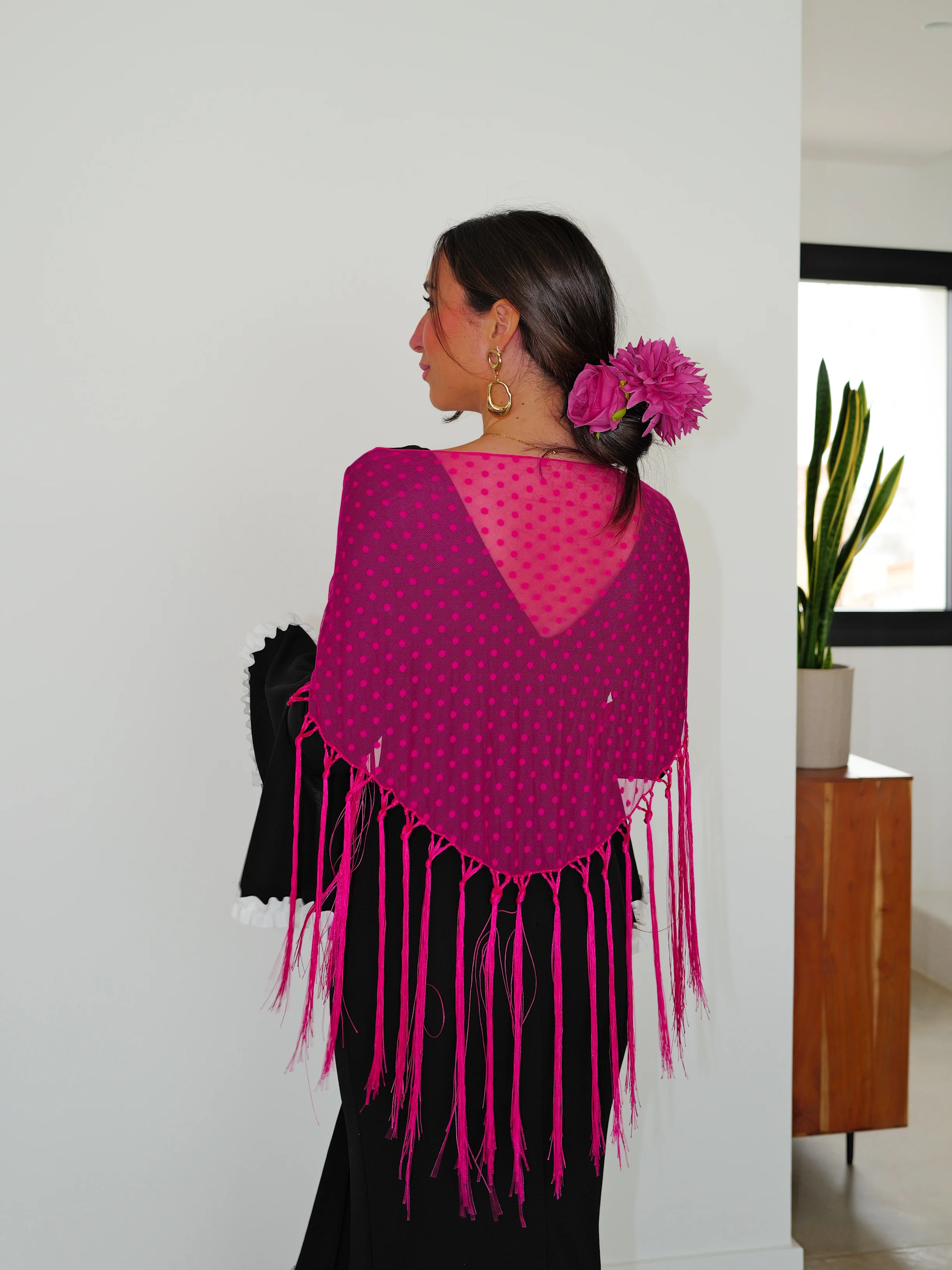 Mantón flamenca topos fucsia - Image 2