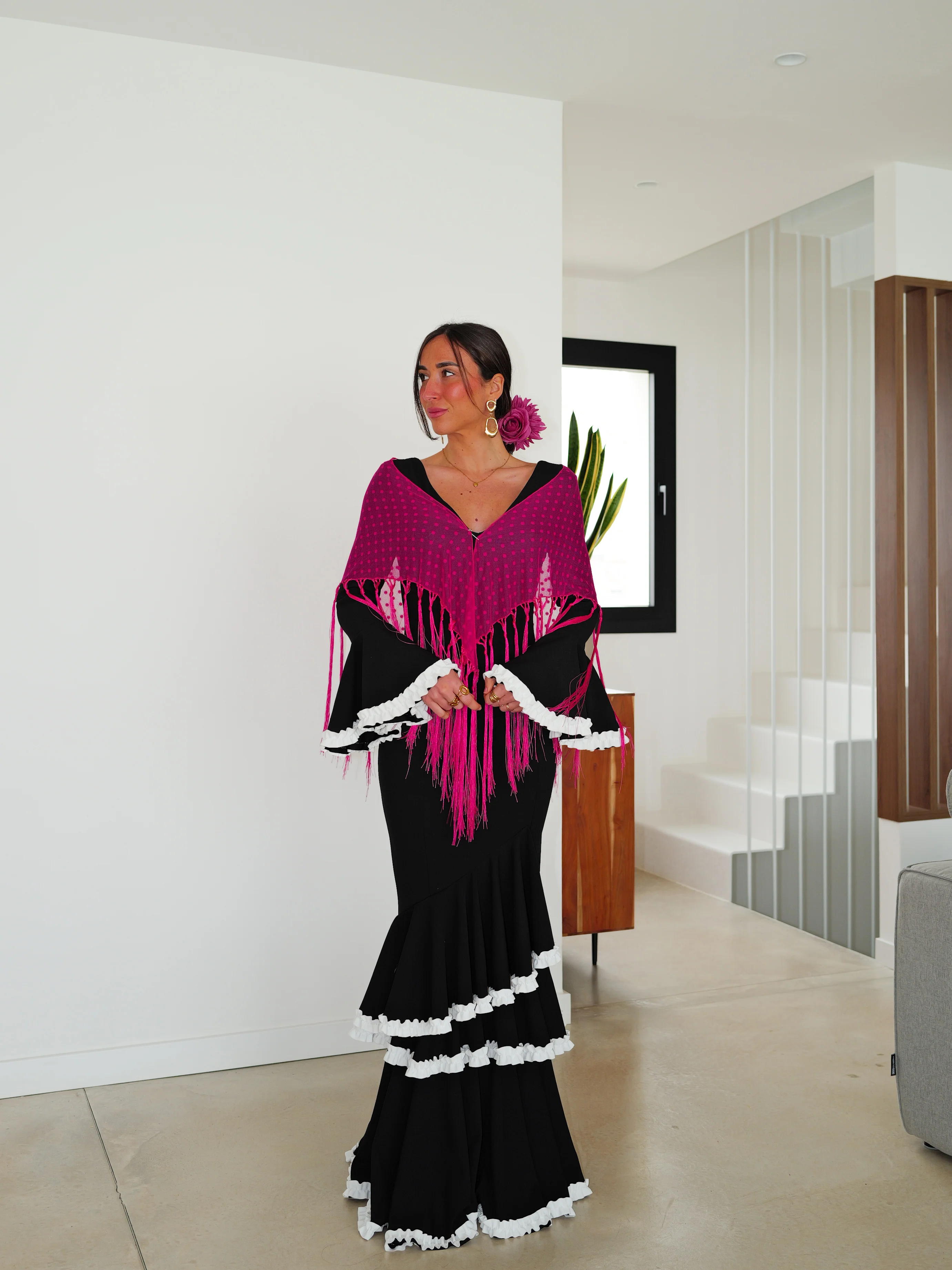Mantón flamenca topos fucsia - Image 3