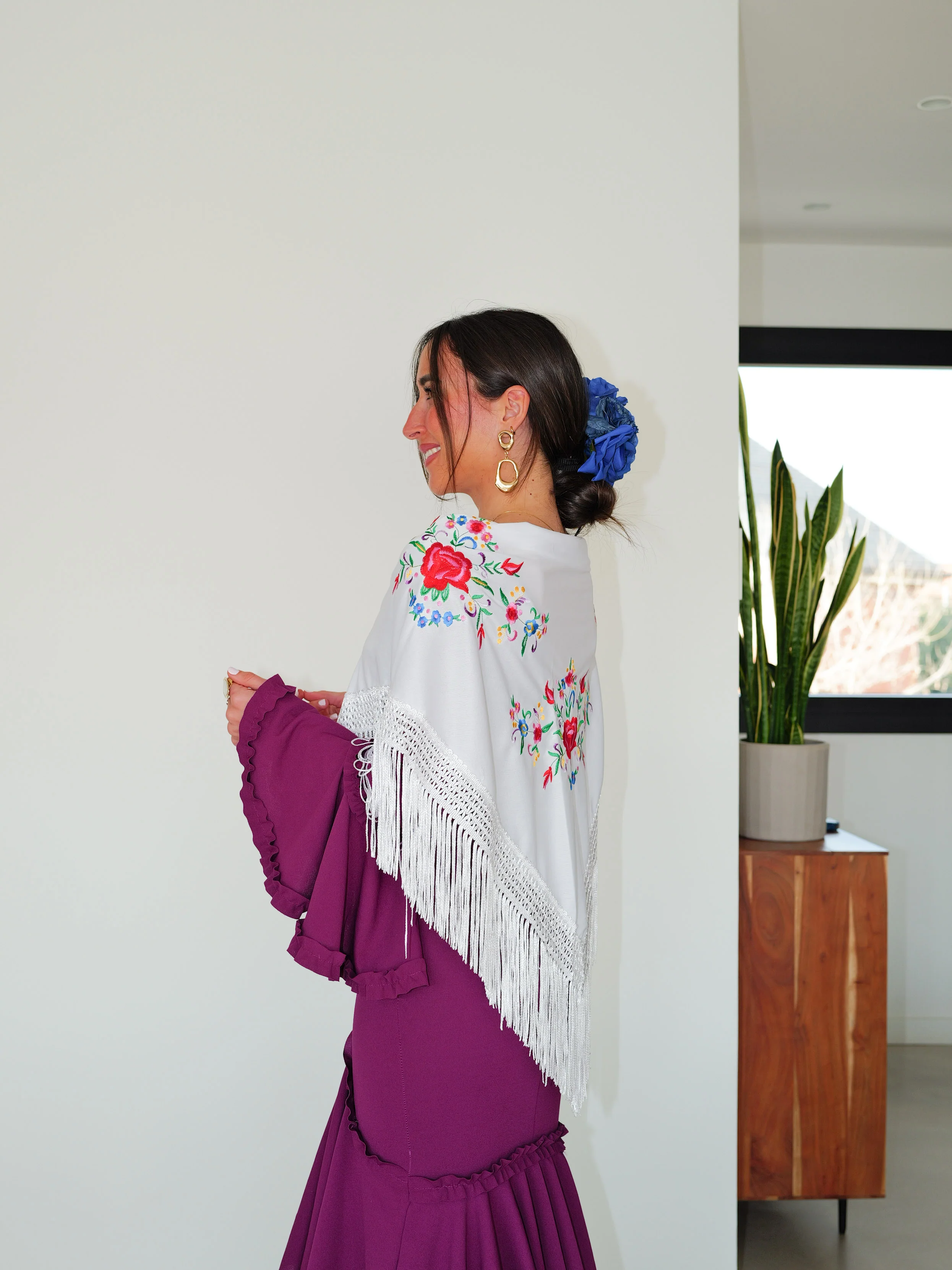 Mantón flamenca bordado flores blanco