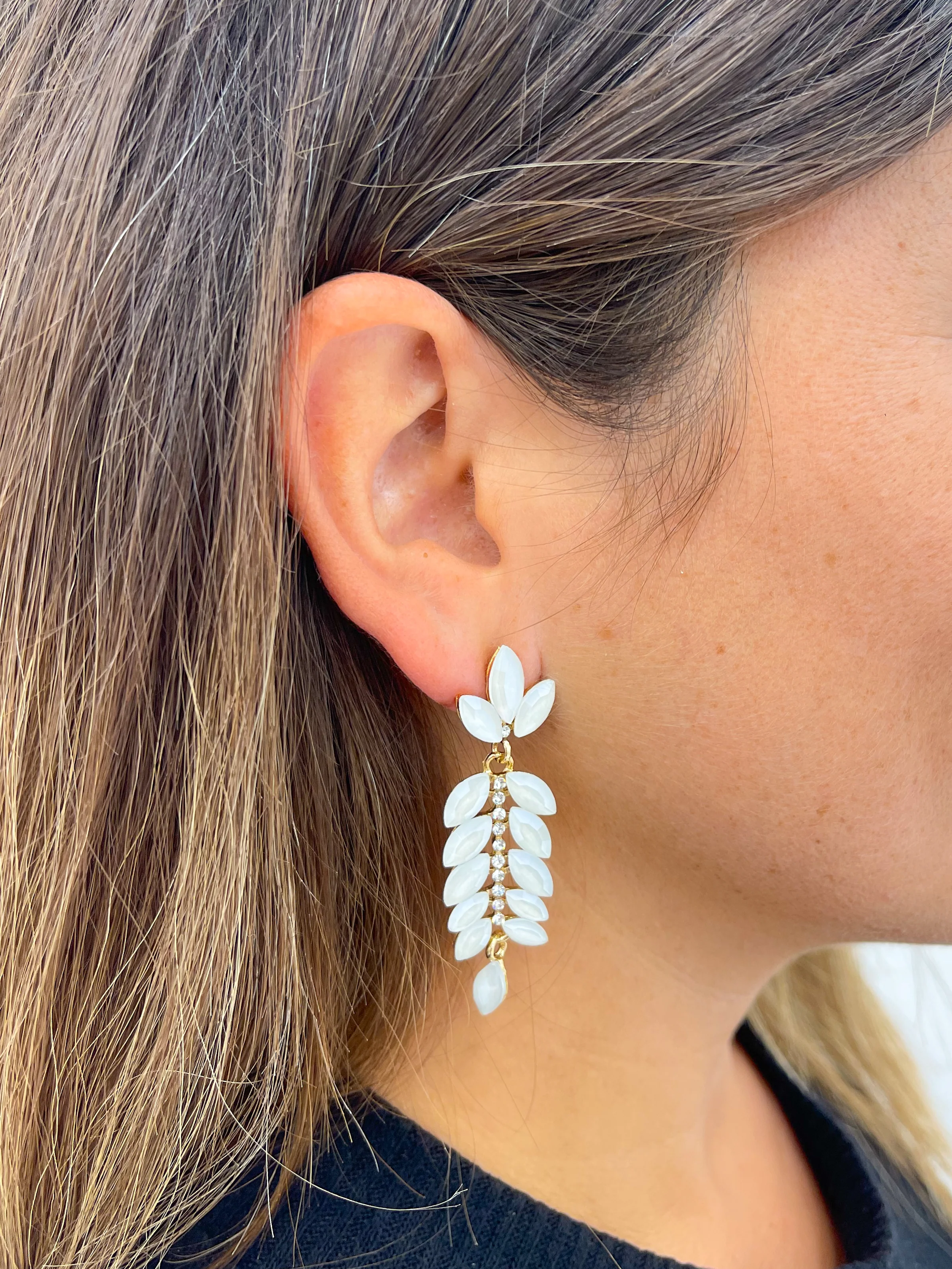 Pendientes hebras blancas - Image 3