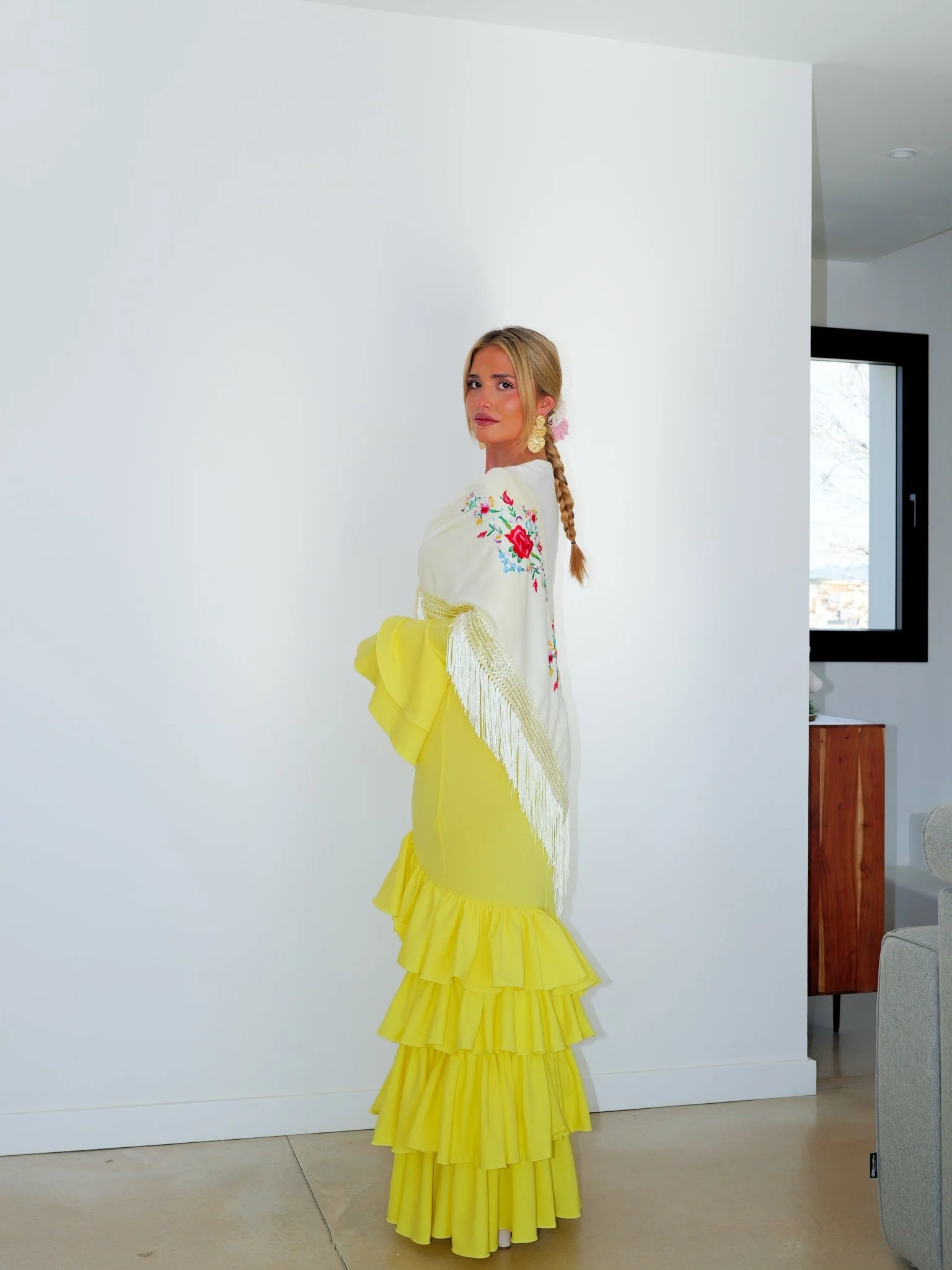 Traje flamenca asimetrico volantes amarillo - Image 8