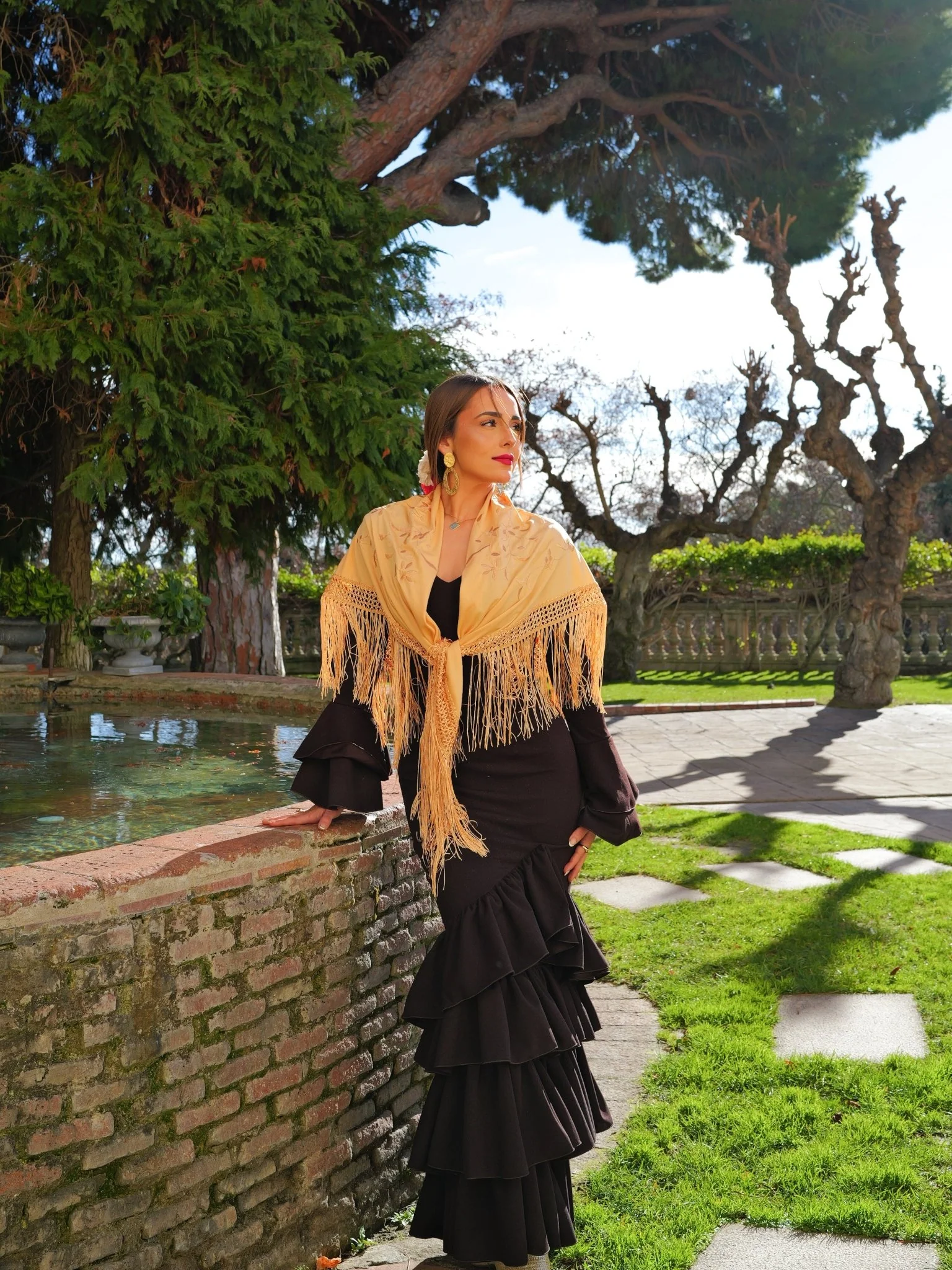 Traje flamenca asimetrico volantes marrón - Image 5