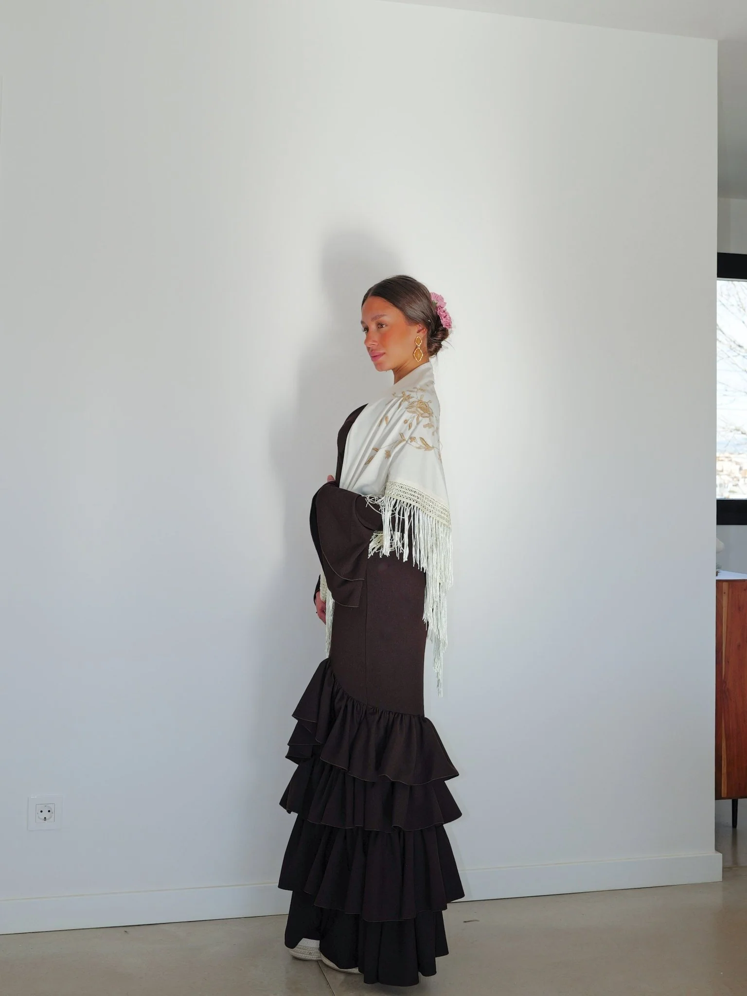 Traje flamenca asimetrico volantes marrón - Image 9