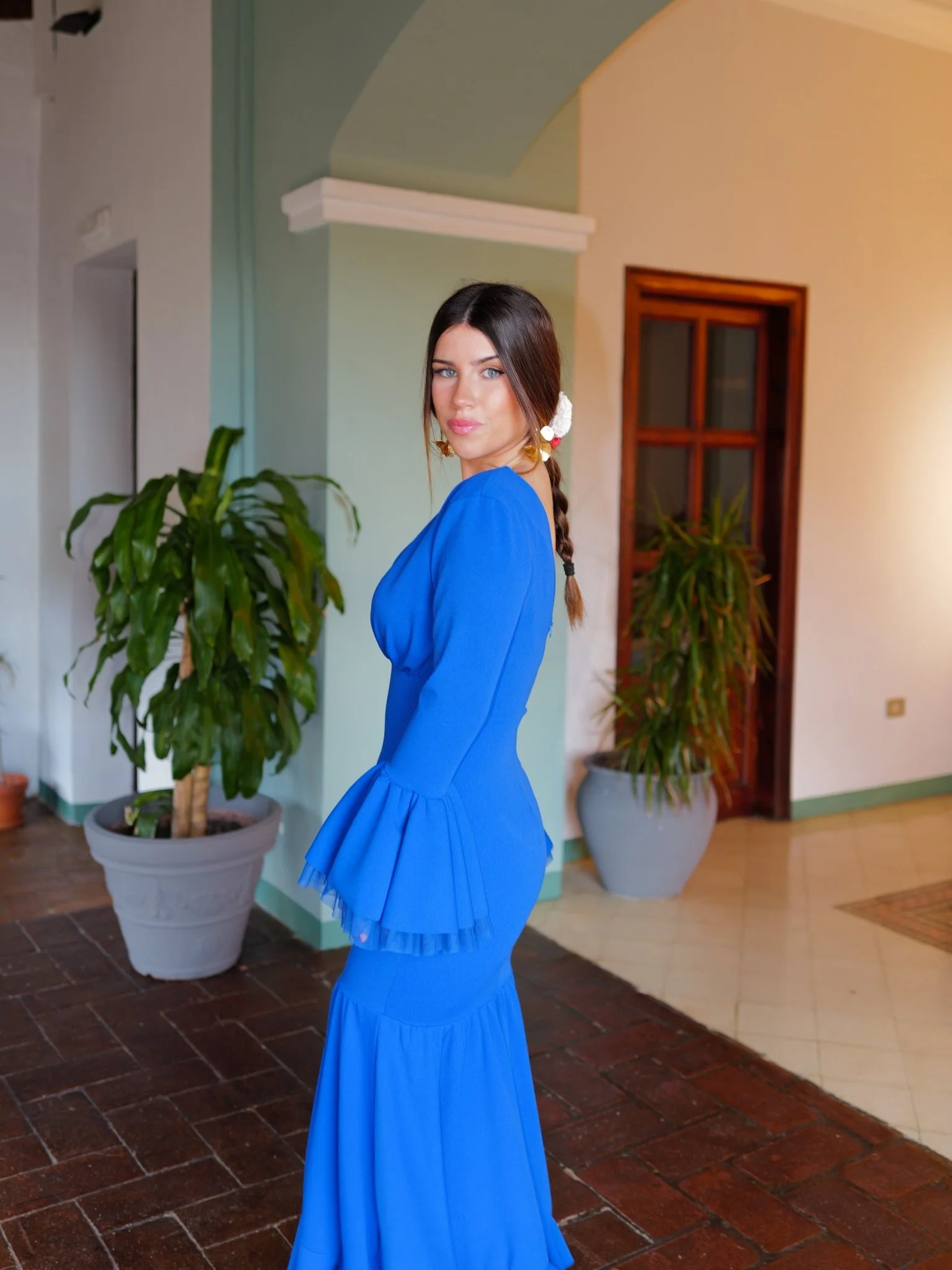 Traje flamenca escote pico azul - Image 6