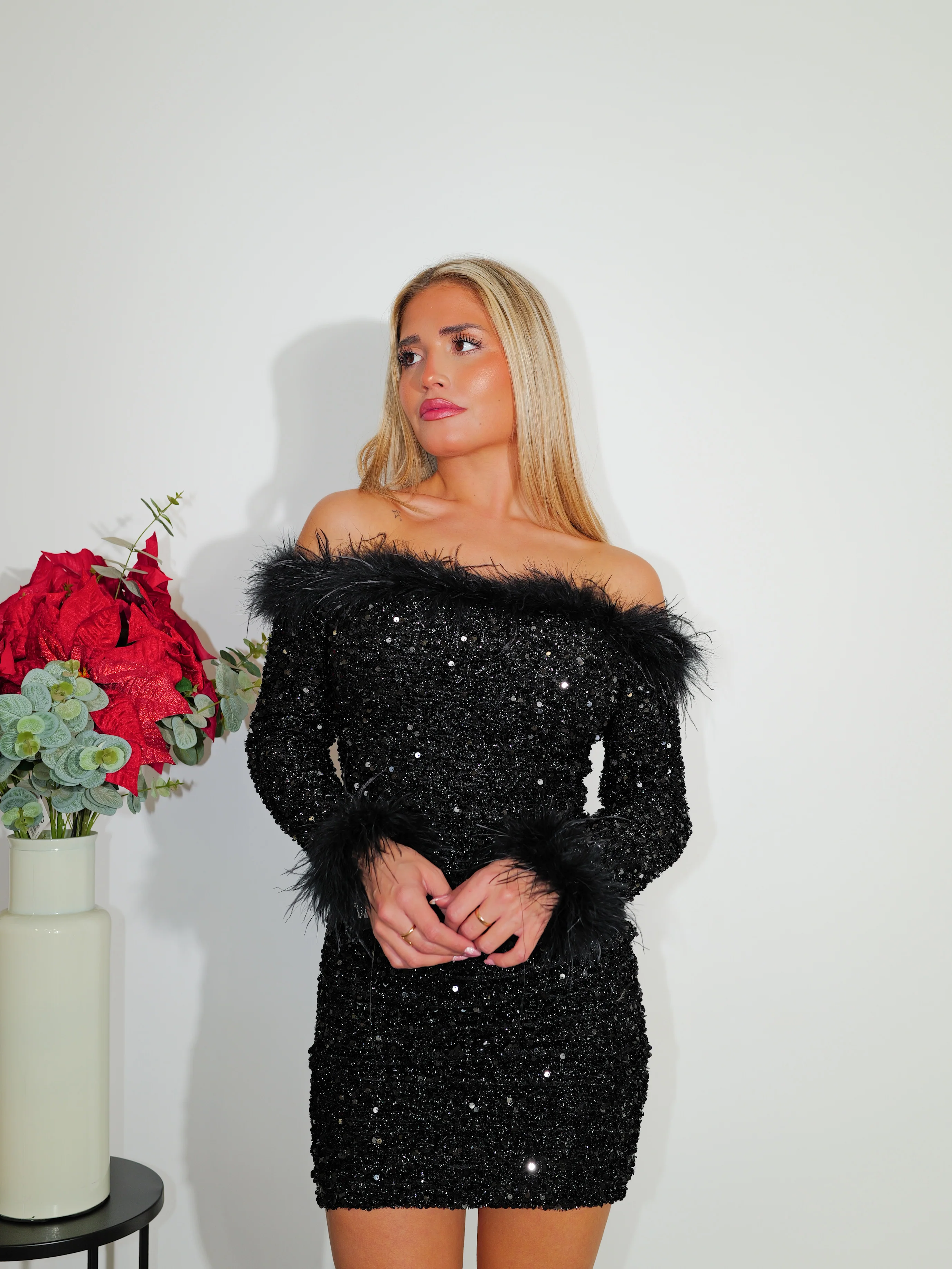 Vestido bardot glitter plumas negro - Image 5