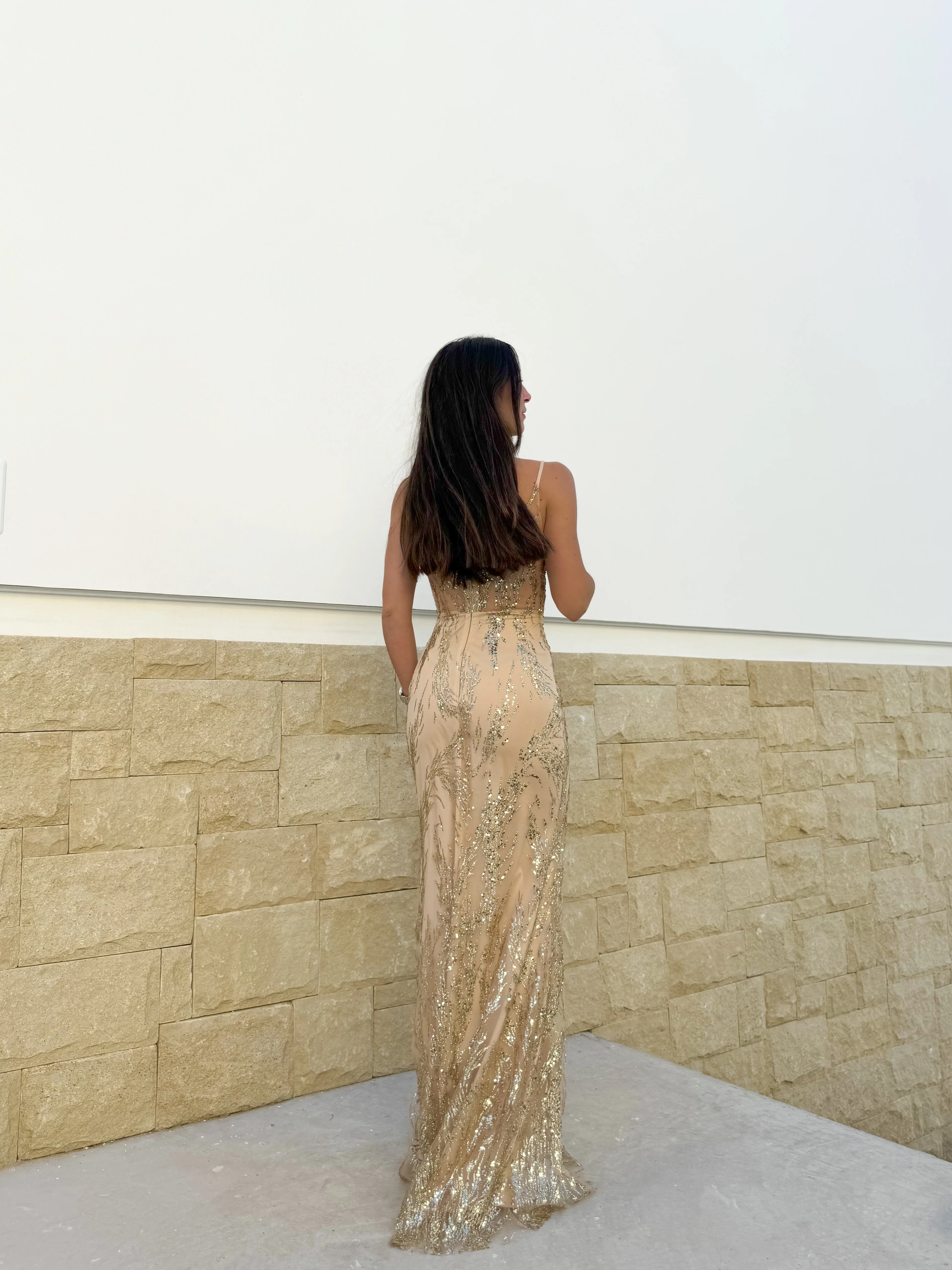 Vestido corsé pico pedrería dorado - Image 9