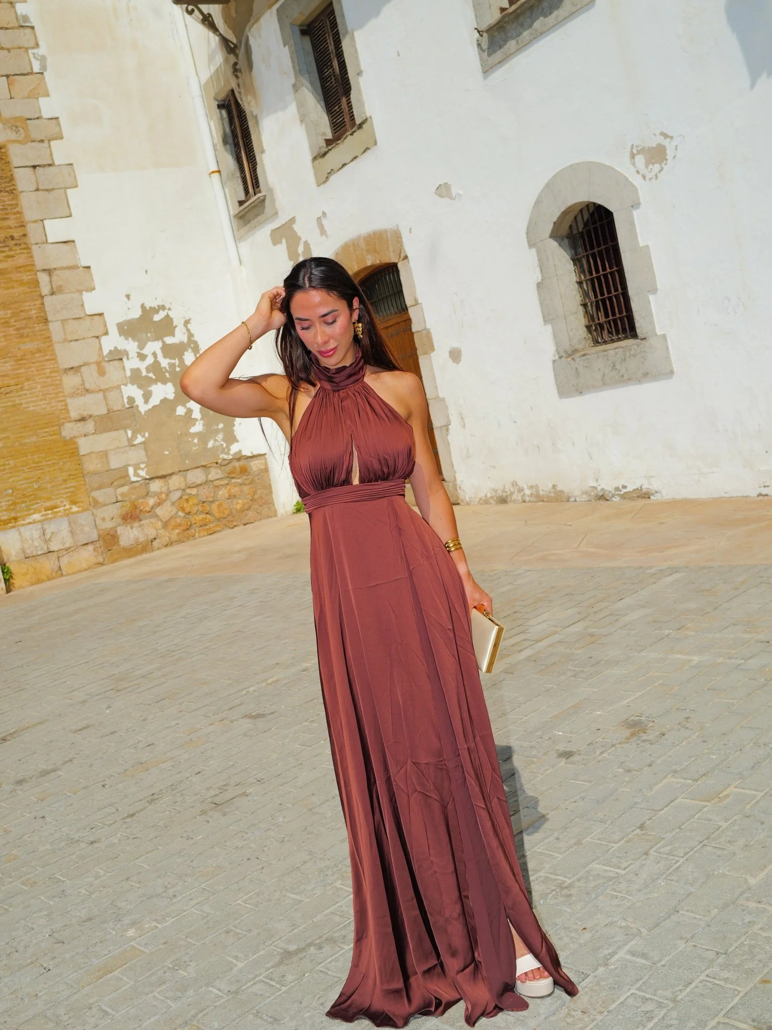 Vestido cuello halter abertura escote chocolate