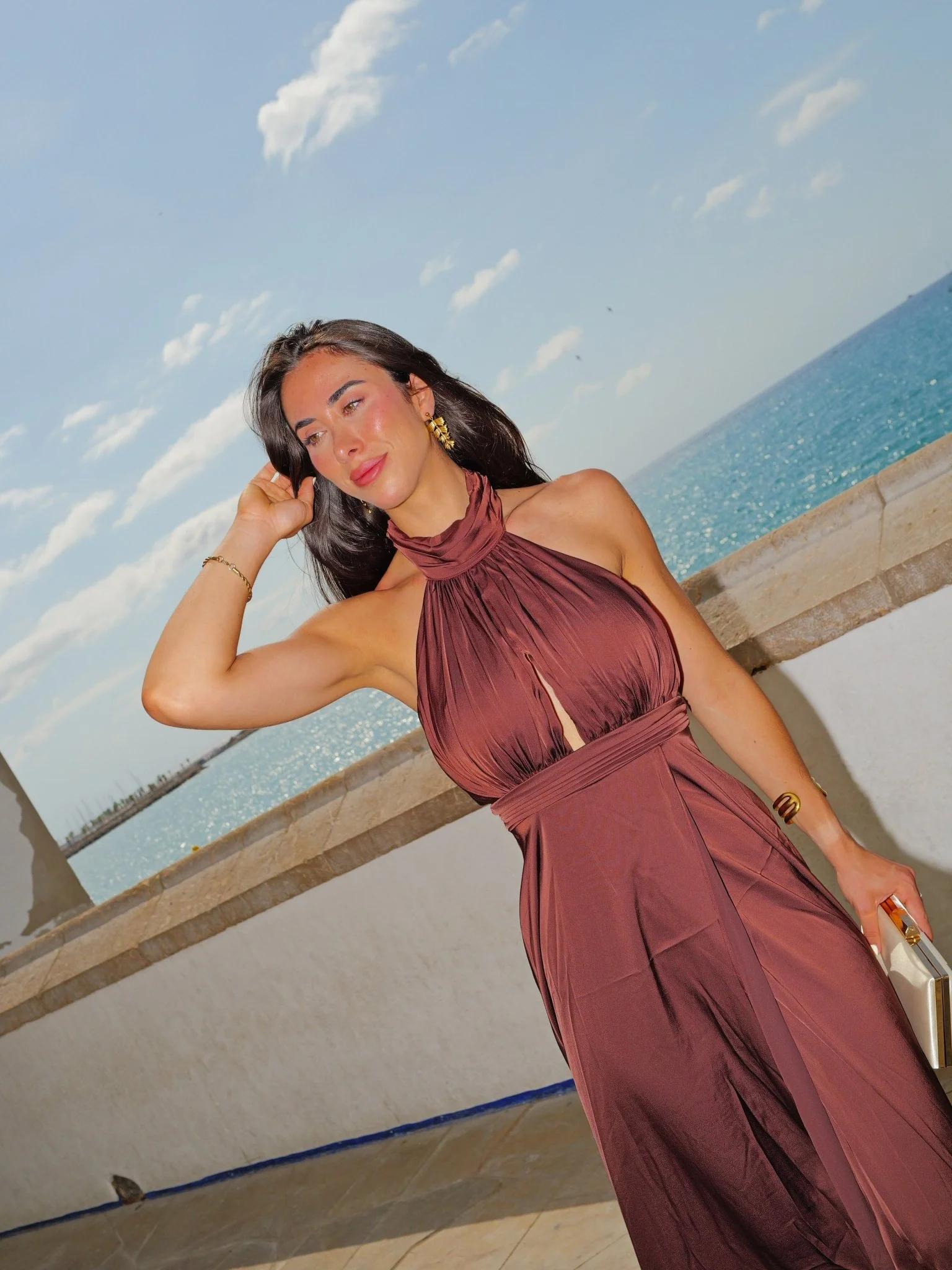 Vestido cuello halter abertura escote chocolate - Image 6