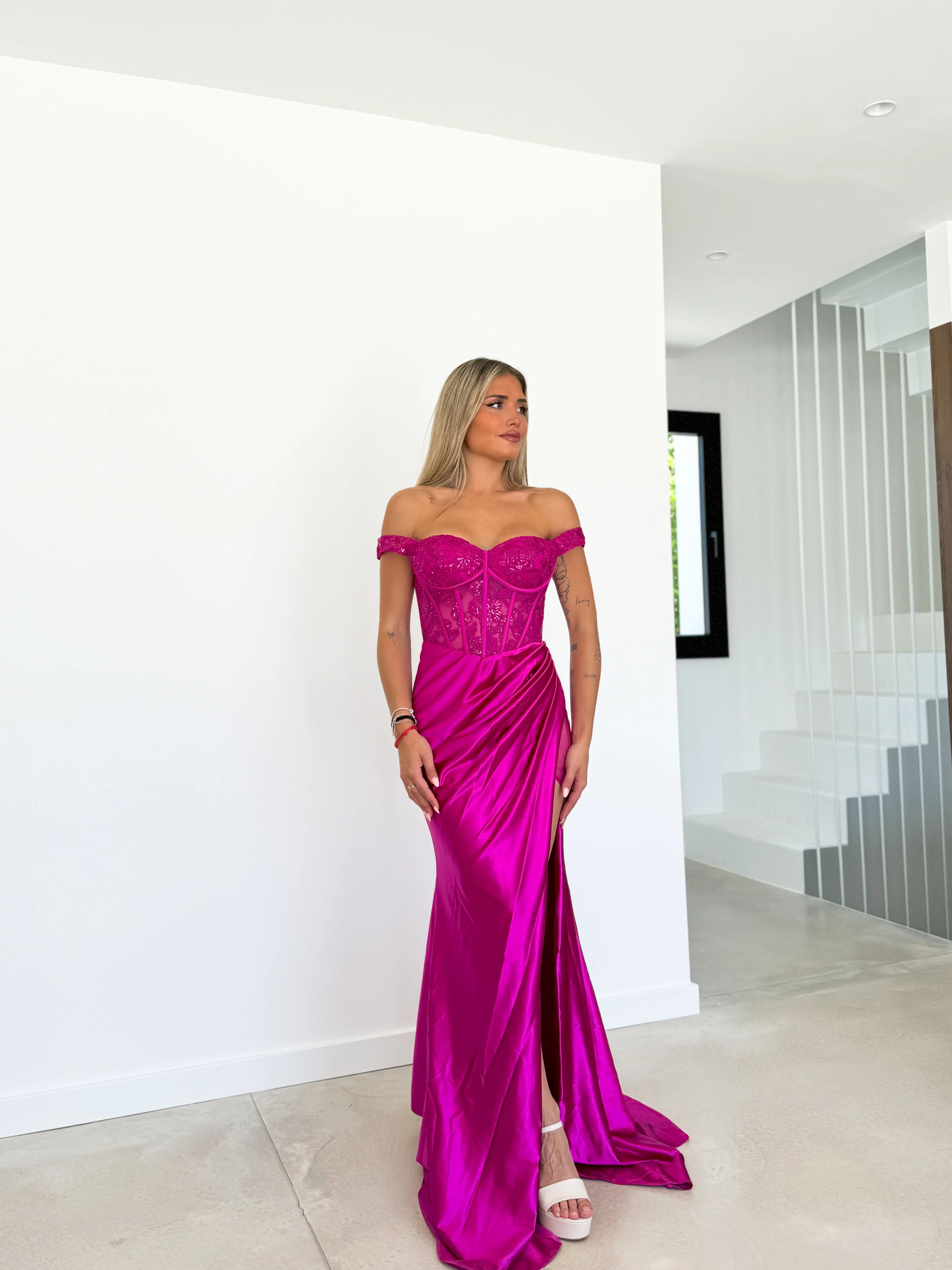 Vestido encaje manguitos satinado fucsia - Image 2