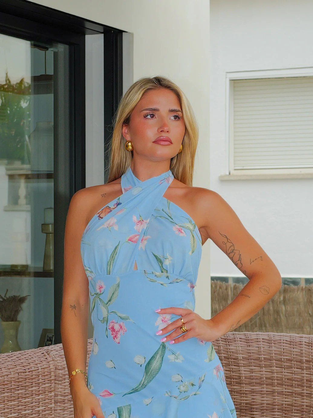 Vestido halter cruzado estampado celeste - Image 6