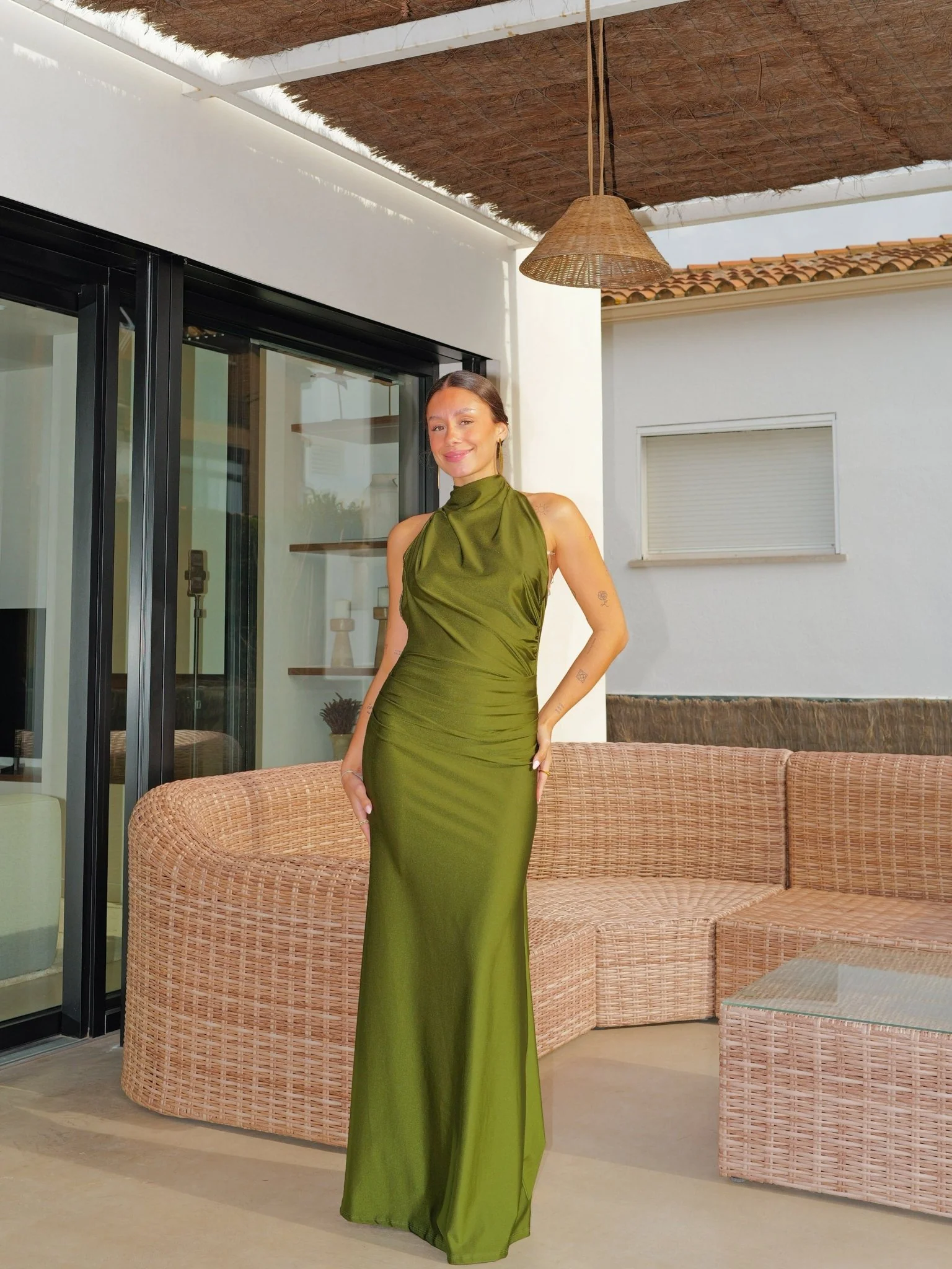 Vestido halter fruncido espalda oliva - Image 4