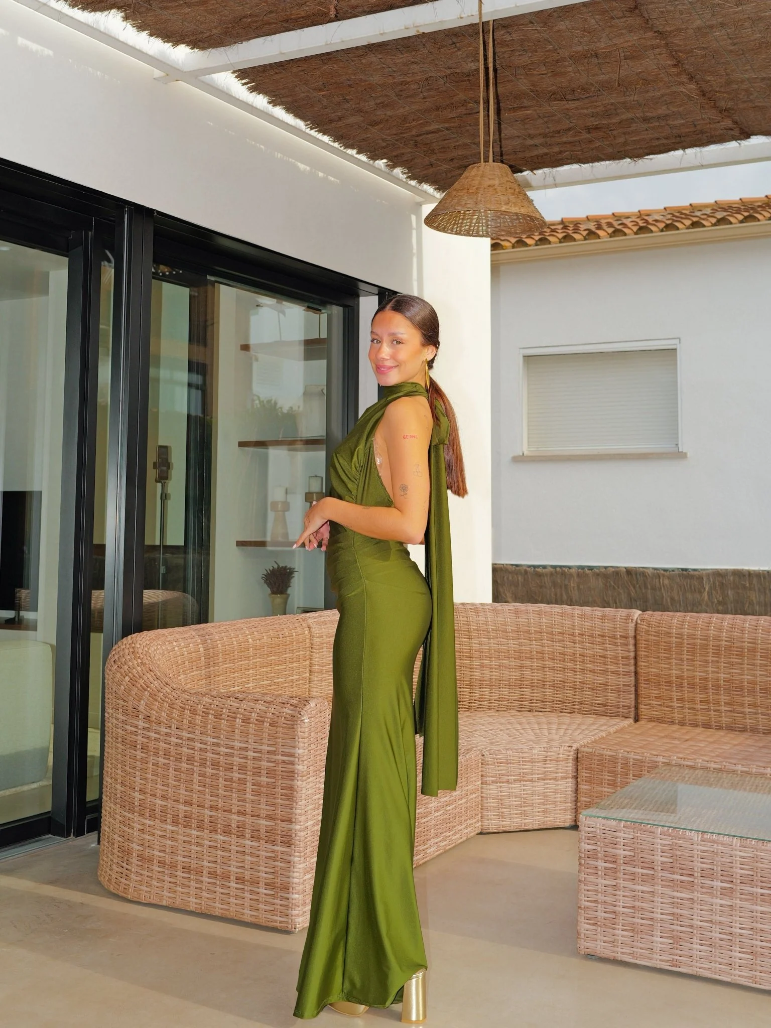 Vestido halter fruncido espalda oliva - Image 6
