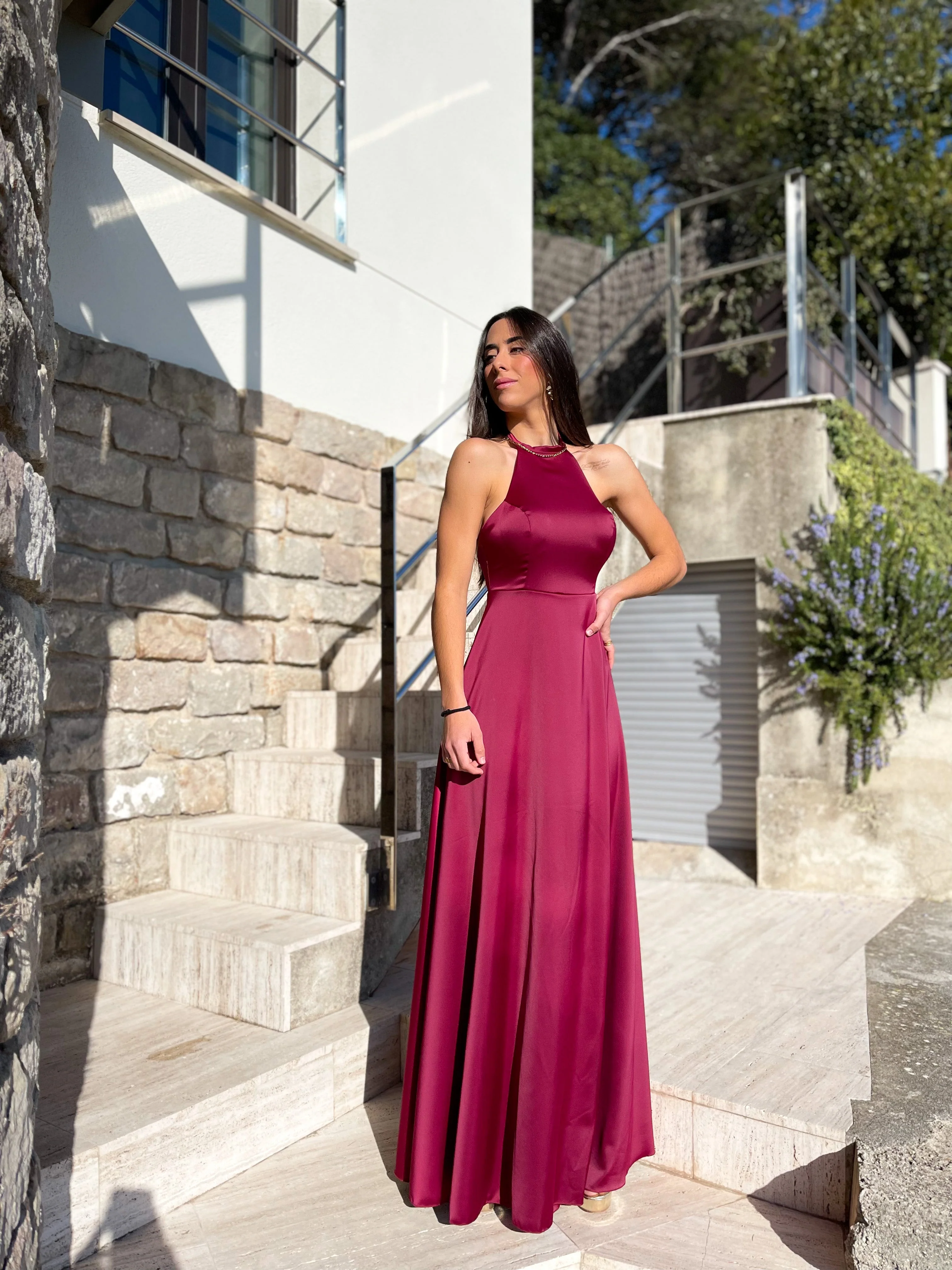 Vestido halter raso burdeos - Image 4