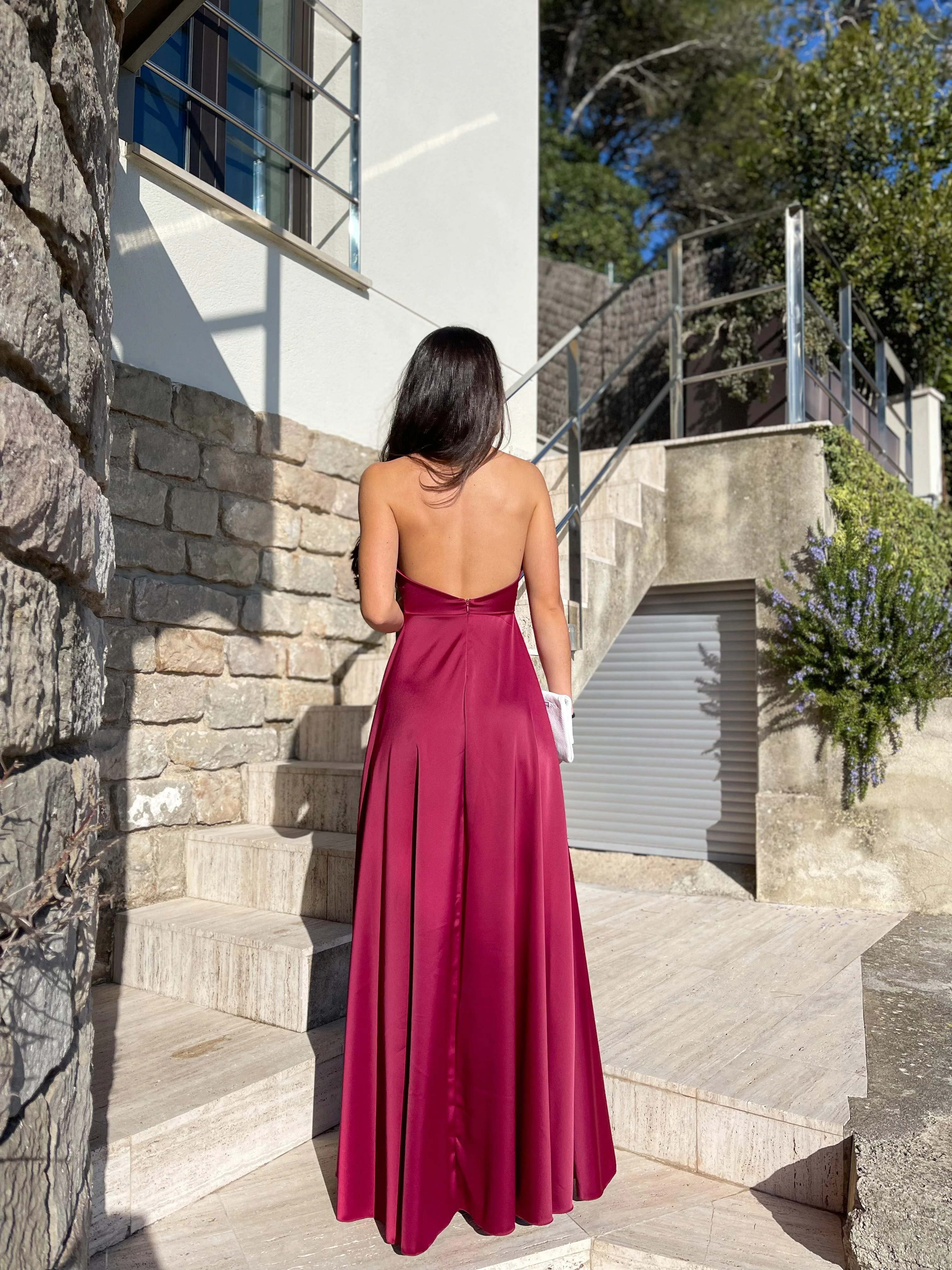 Vestido halter raso burdeos - Image 7