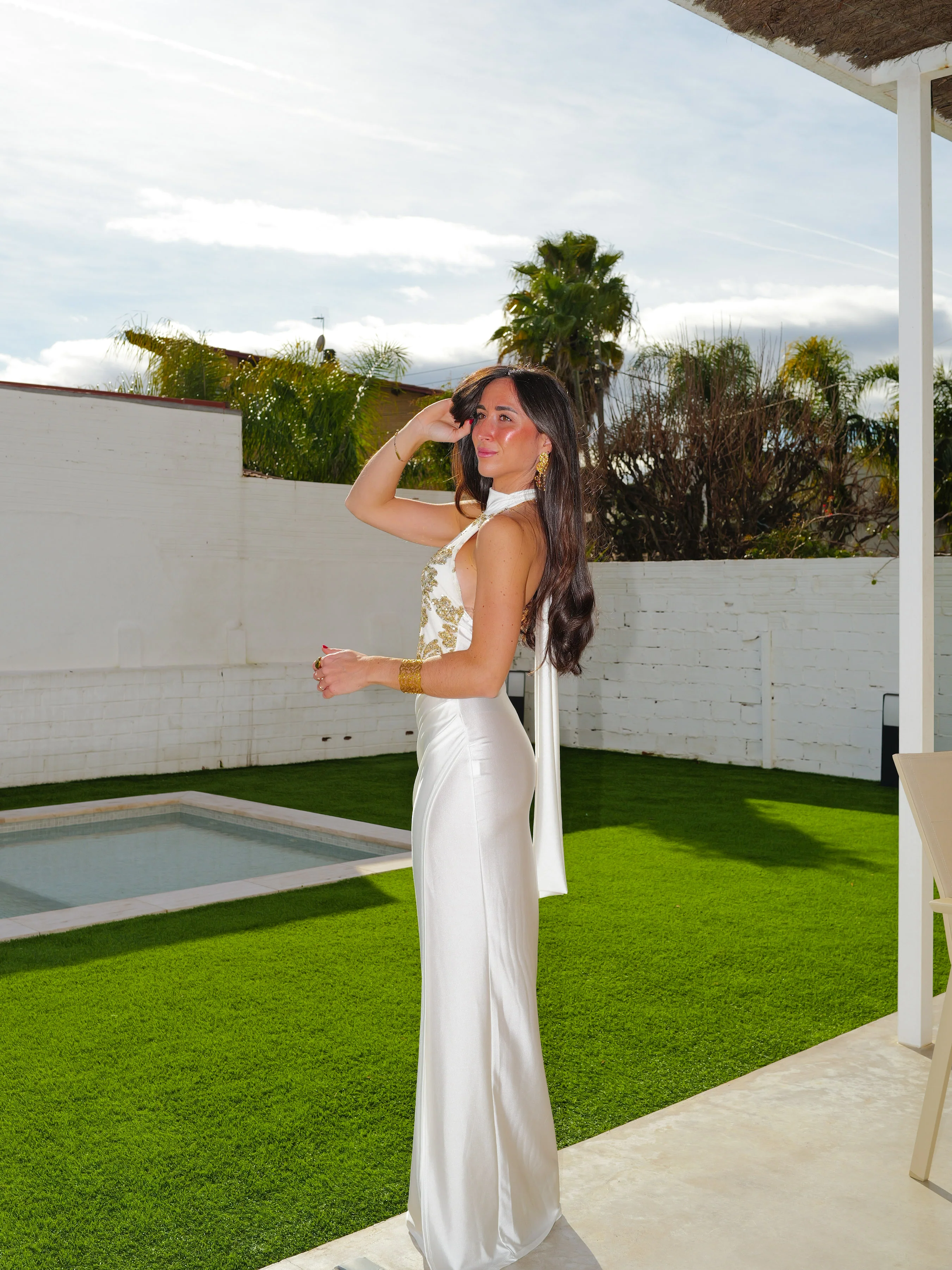 Vestido largo detalles choker halter crema - Image 9