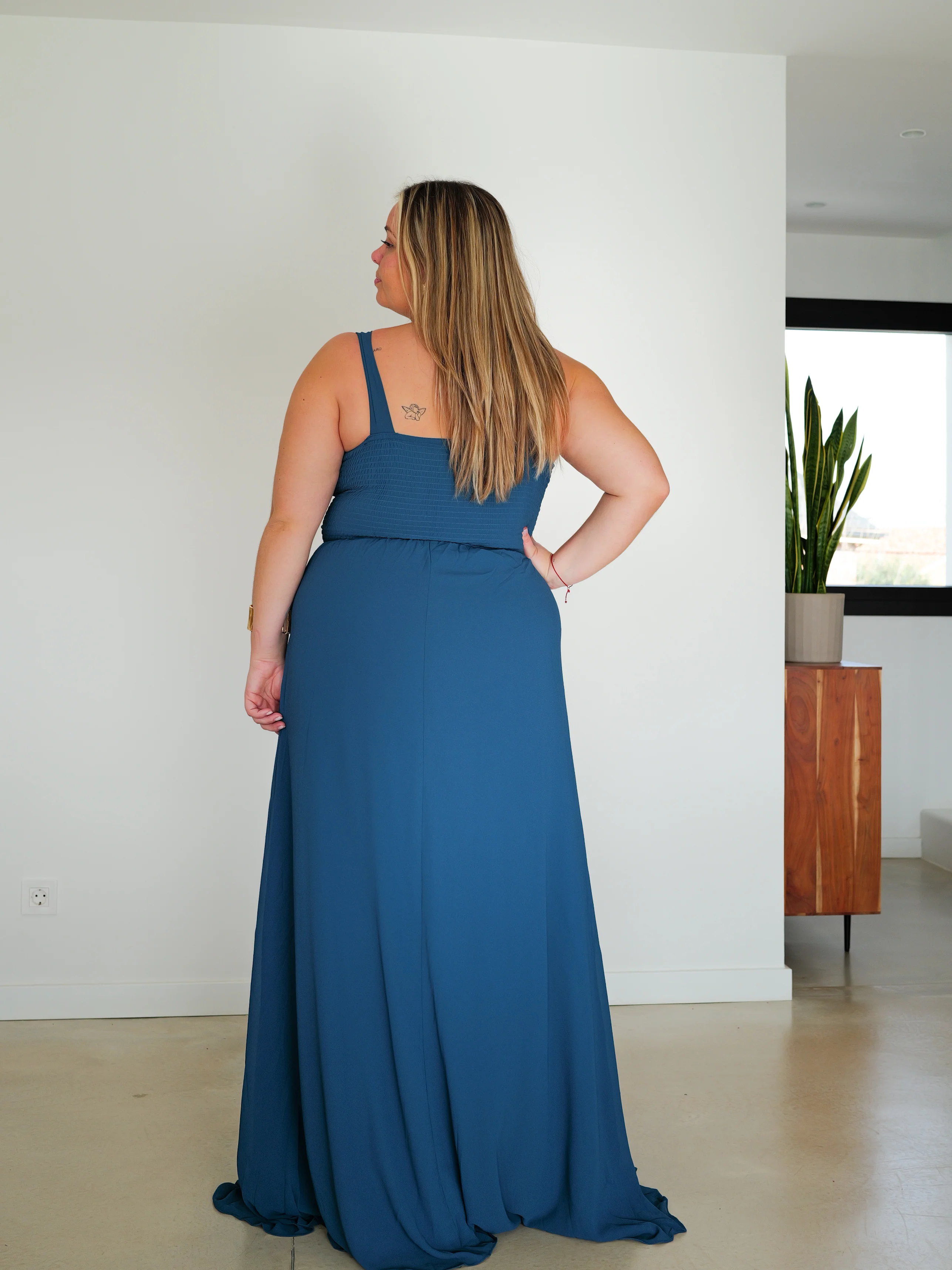 Vestido largo escote pico drapeado petróleo - Image 6