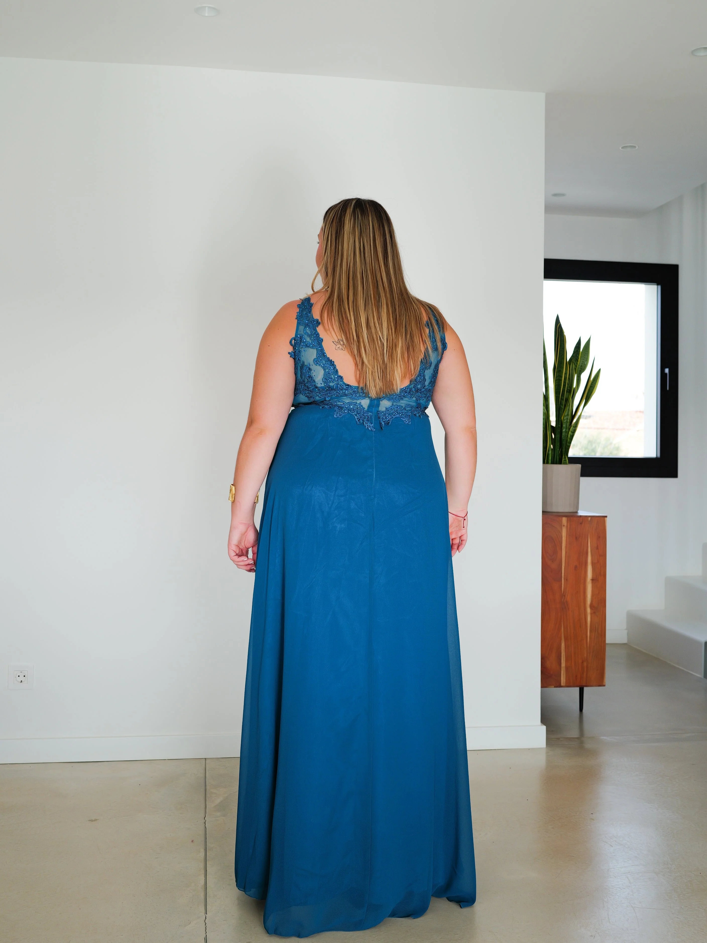 Vestido largo escote pico pedrería petróleo - Image 10