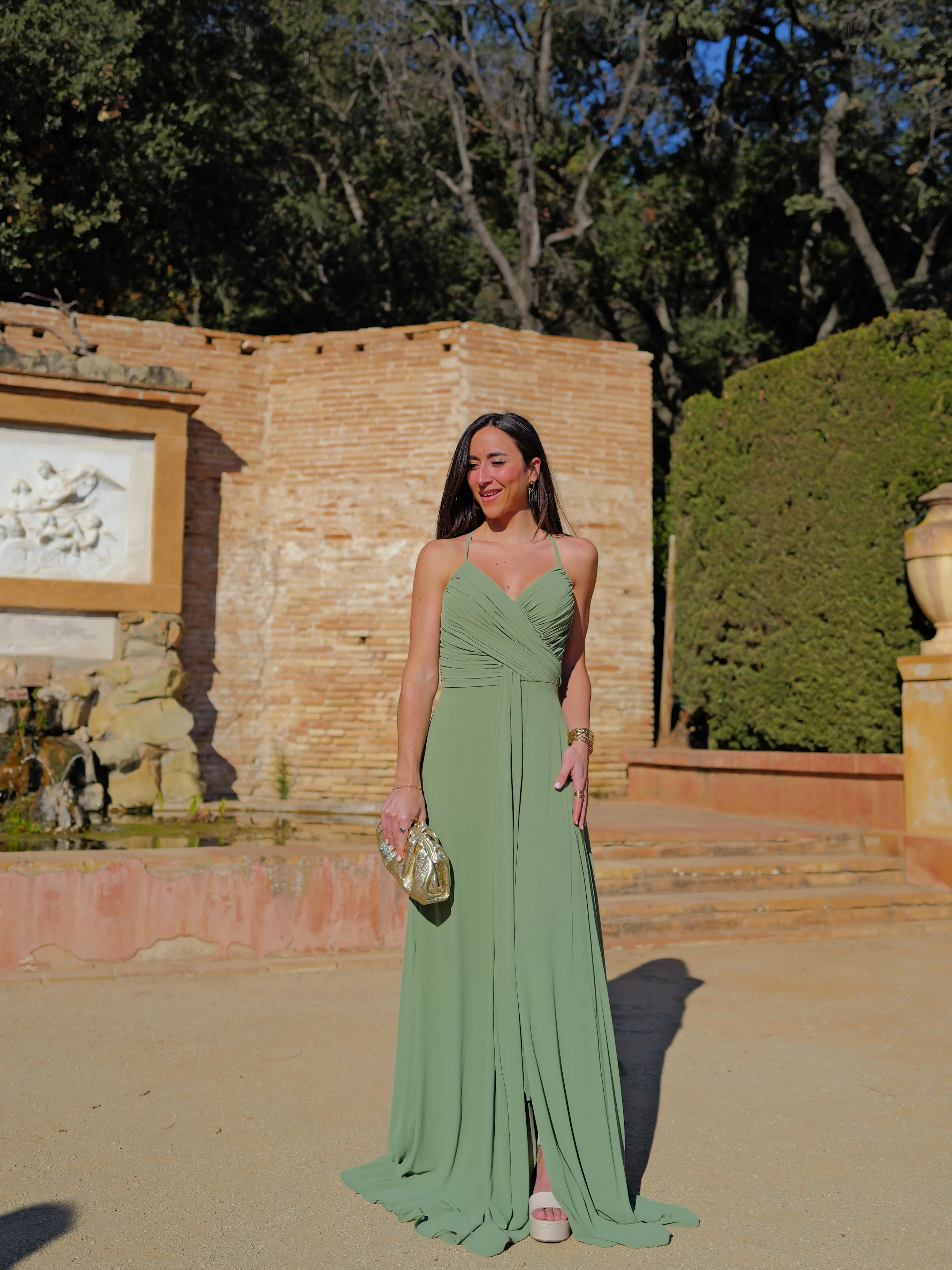 Vestido pico halter fruncido oliva - Image 4