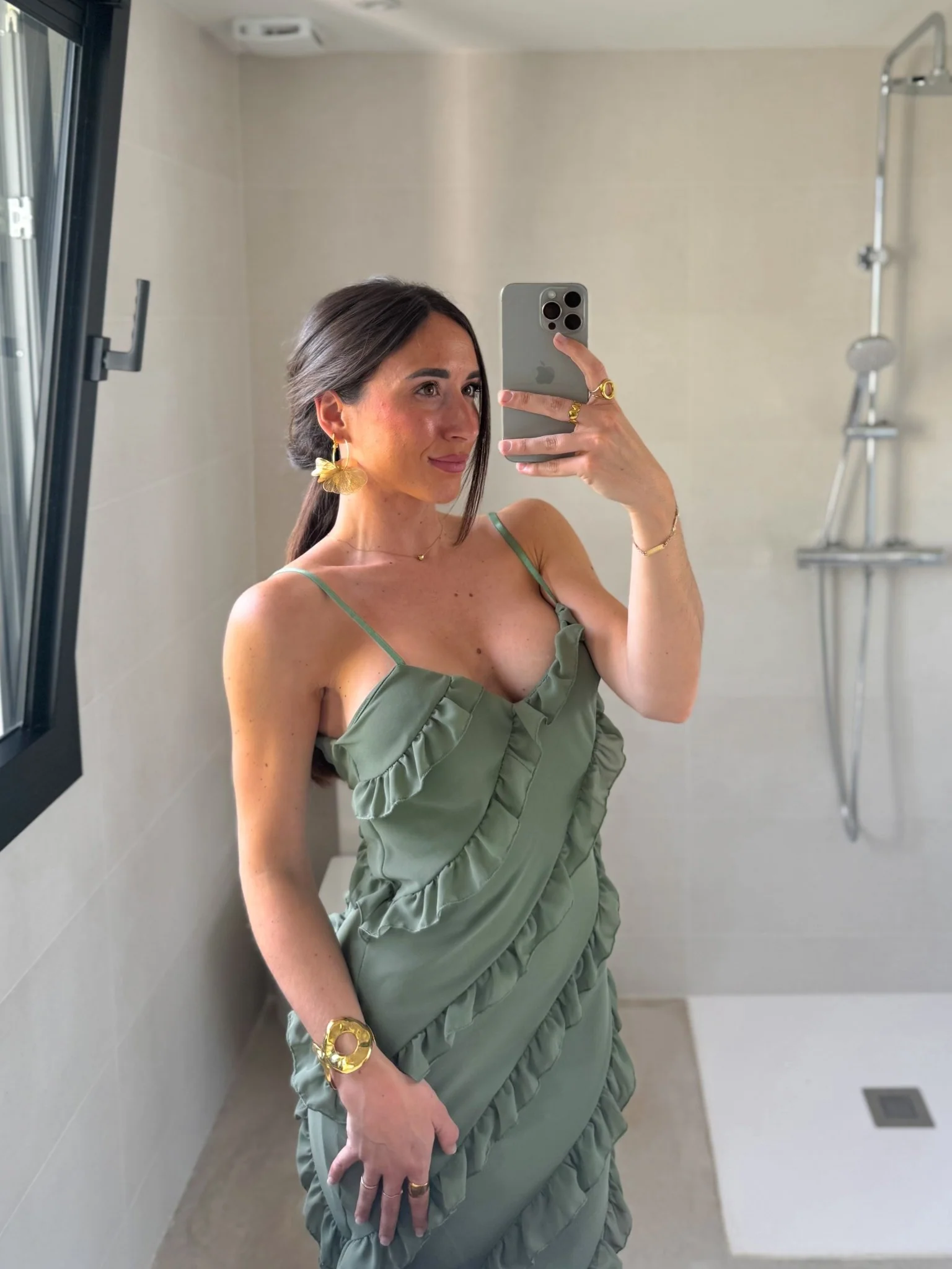 Vestido volantes crepe caqui