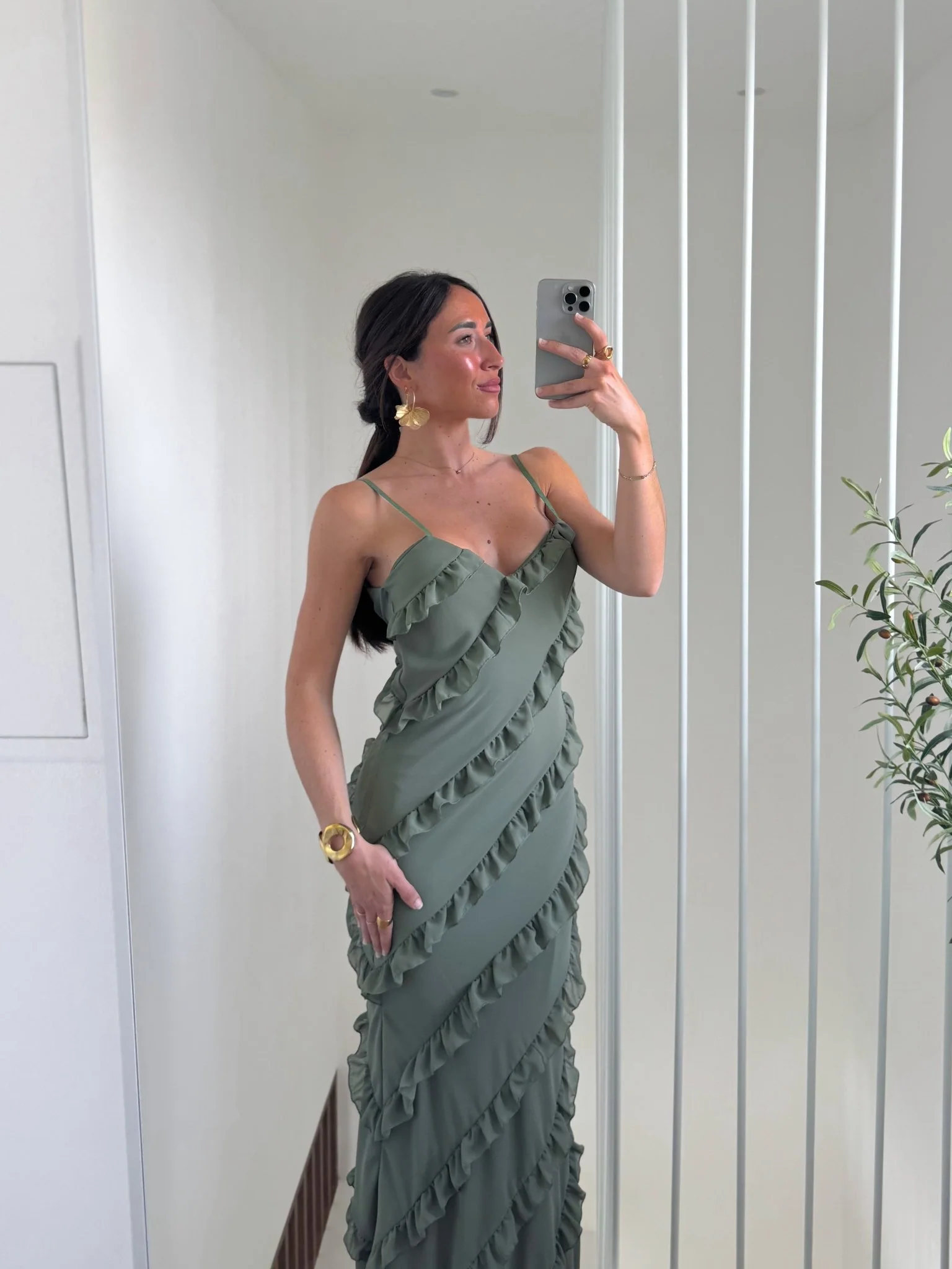 Vestido volantes crepe caqui - Image 3